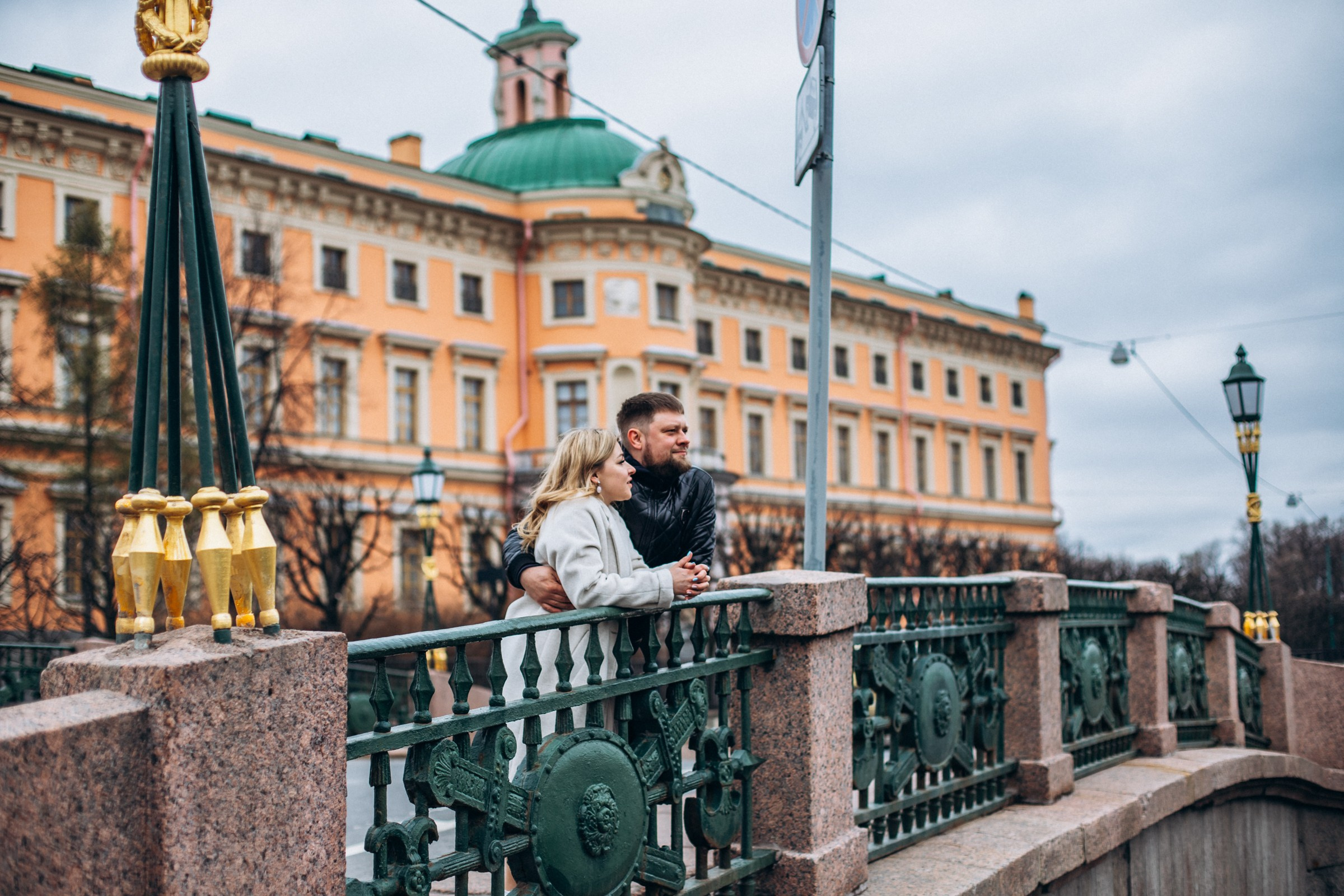 Максим и Юлия в апреле. Фотопрогулка в Петербурге. Индивидуальный и семейный фотограф в Санкт-Петербурге