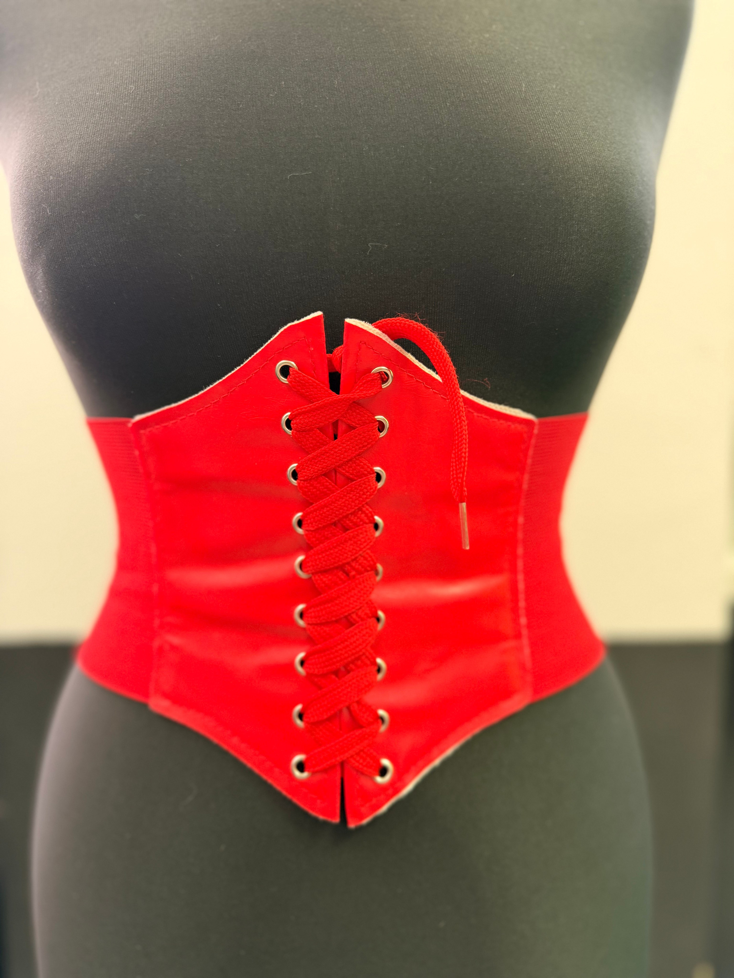 Корсеты в аренду. Аренда костюмов, платьев и реквизита для фотосессий на Камчатке