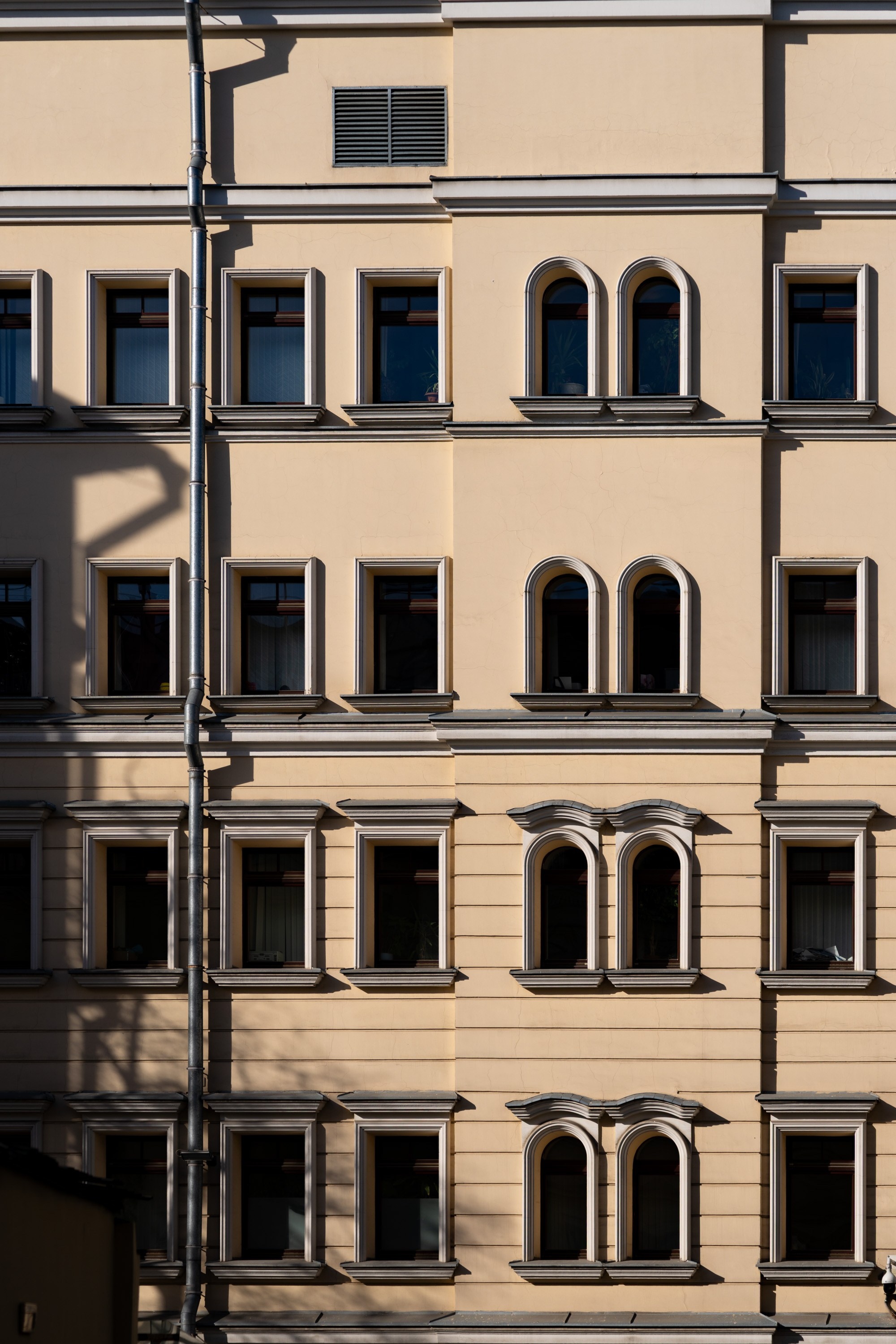 Свет и тень в городе. Фотограф в Москве. Шахабудин
