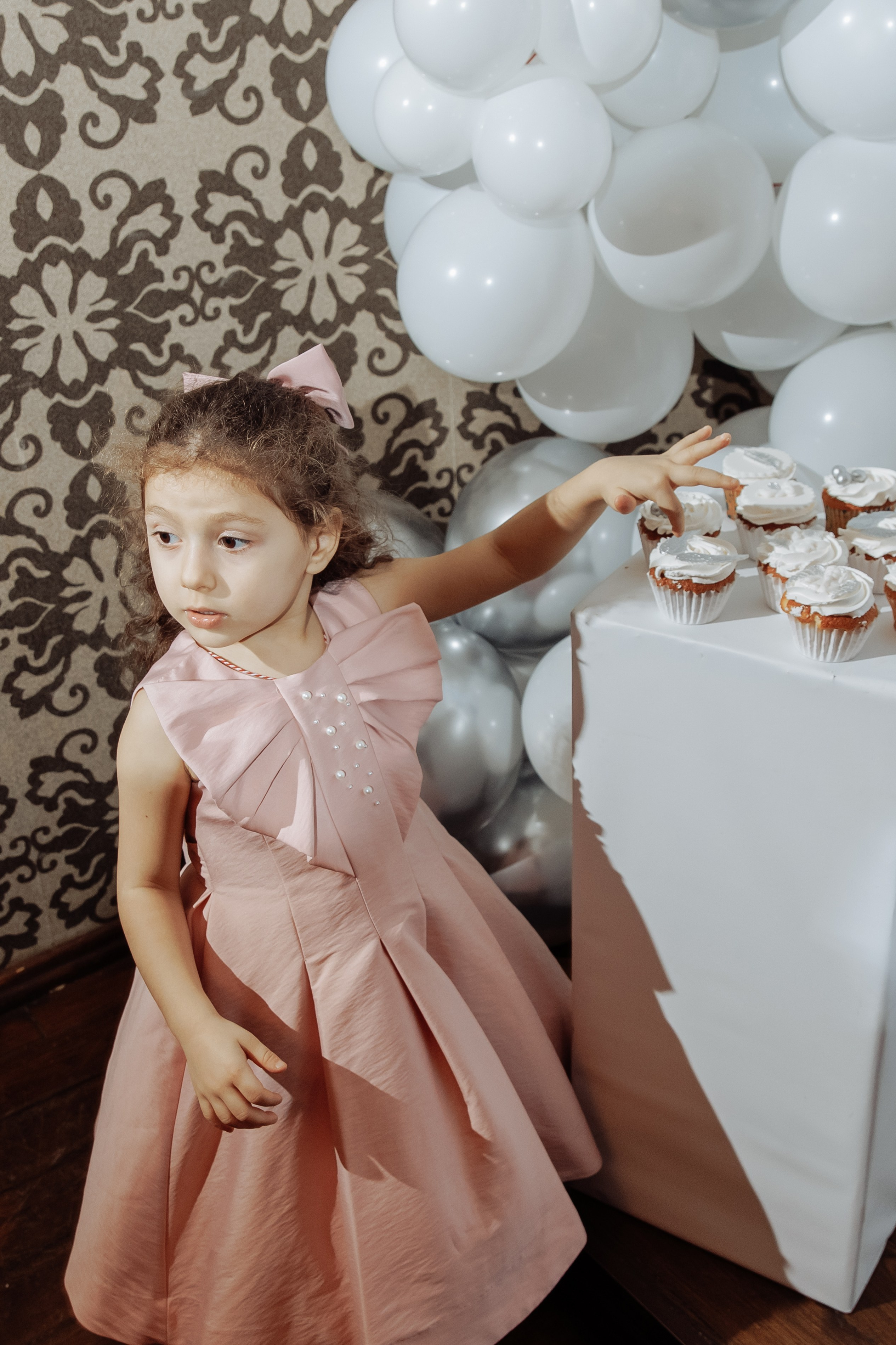 Крестины и день рождения. Семейный фотограф на крещение и венчание