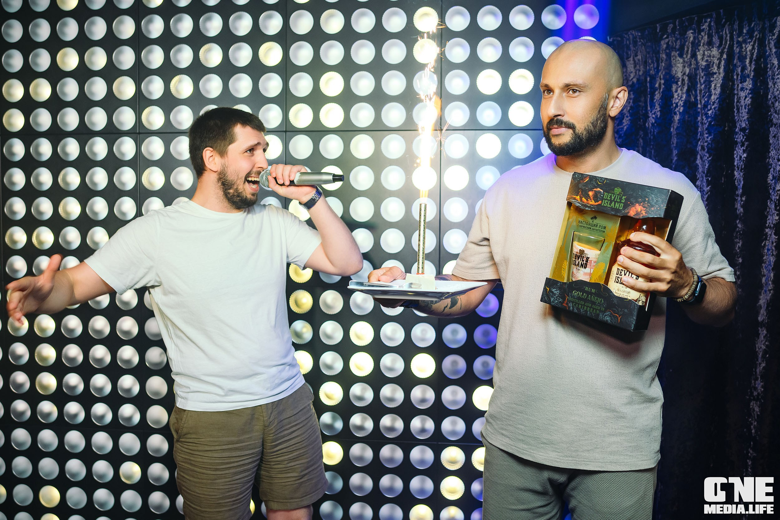 Фоторепортаж из караоке-клуба Эйфория. One Media Life: фоторепортажи, фотоотчеты с мероприятий и заведений