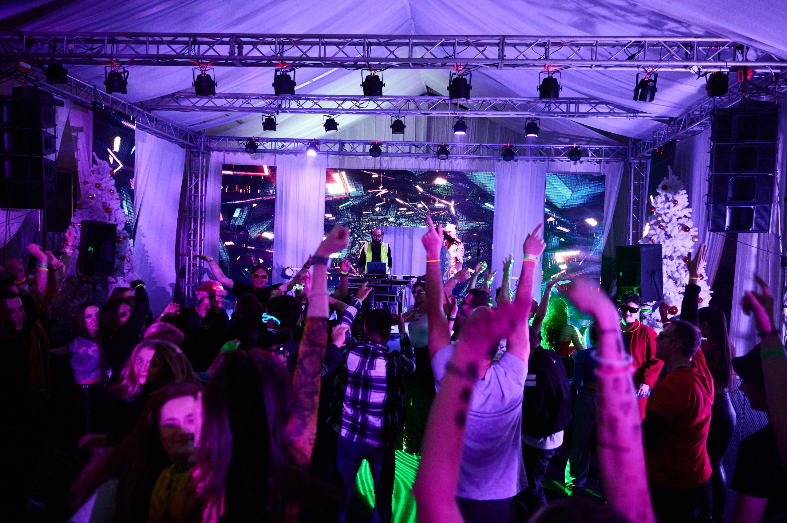 DNS НГ Корпаратив. Свадебный фотограф во Владивостоке Гарагуля Игорь