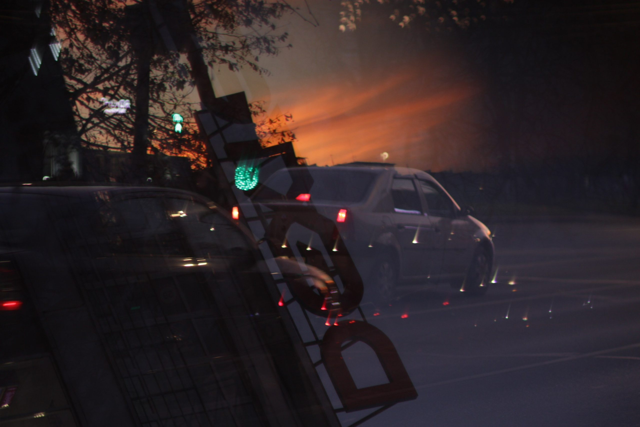 Абстрактное фото с использованием стеклянной призмы