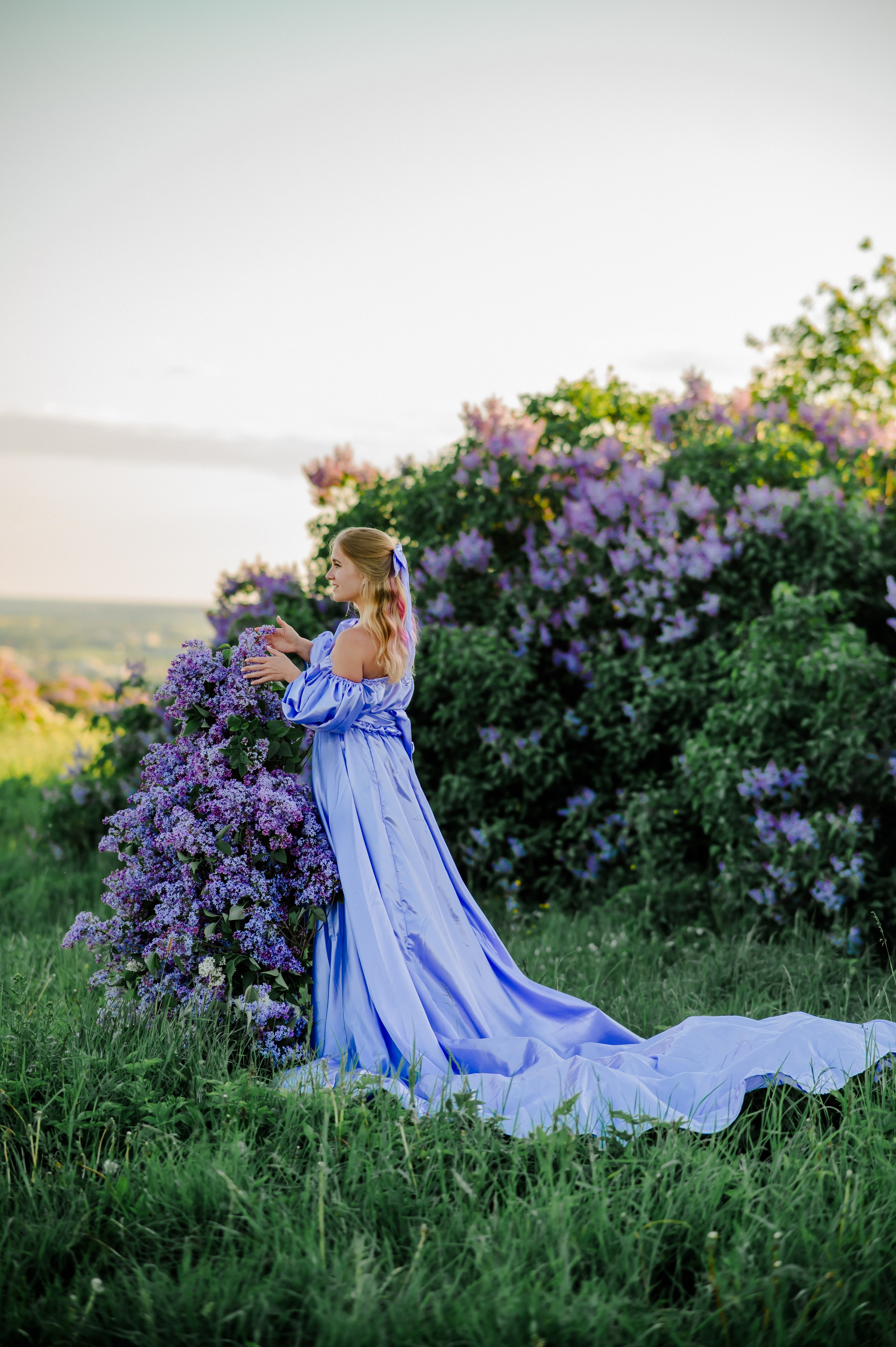 Юлия и сирень. Свадебный и семейный фотограф Евгения Кононова