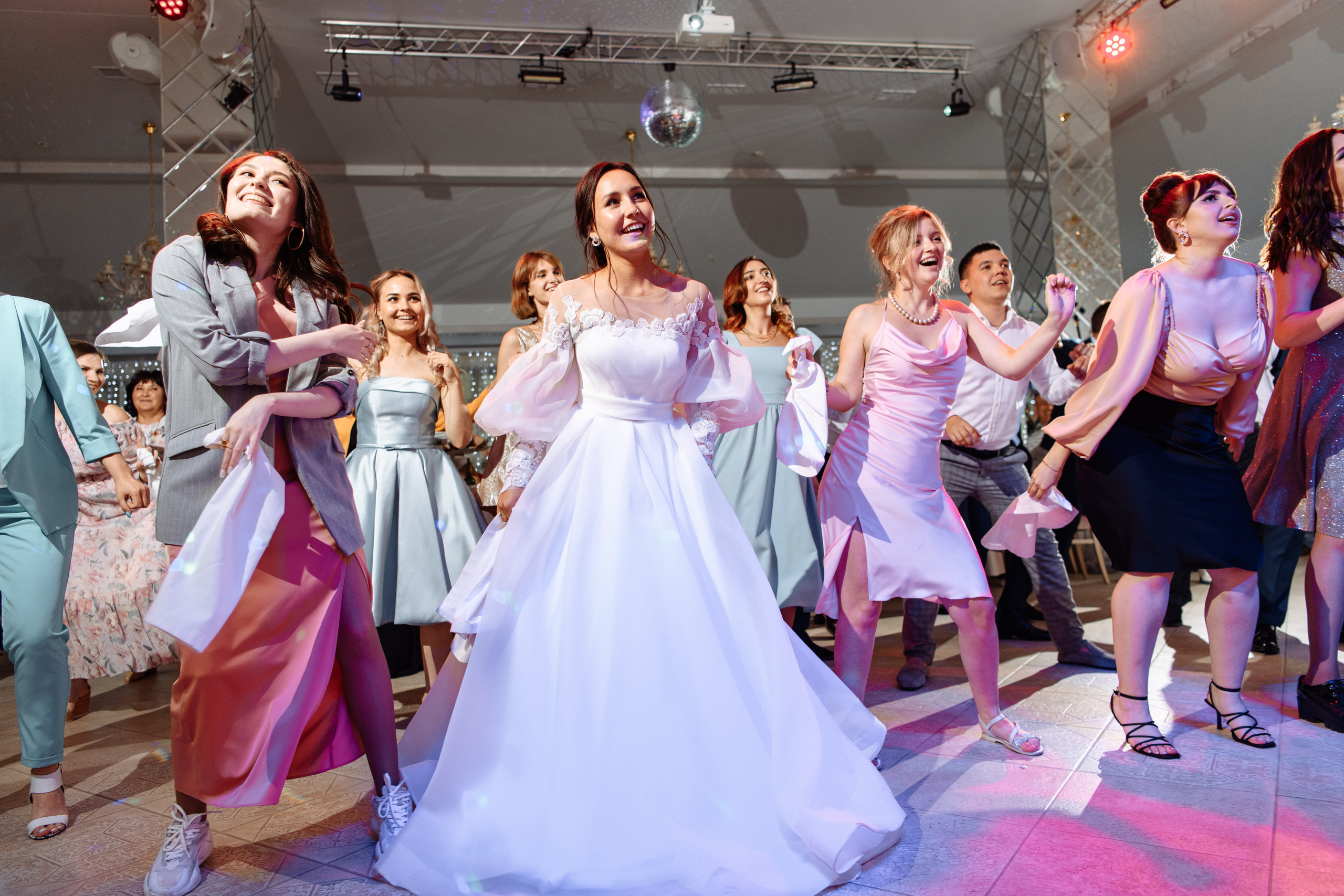 Свадебная фотосессия и выездная регистрация в театре оперы и балета. Свадебный и семейный фотограф в Уфе | Винс Константин | Фотопроекты