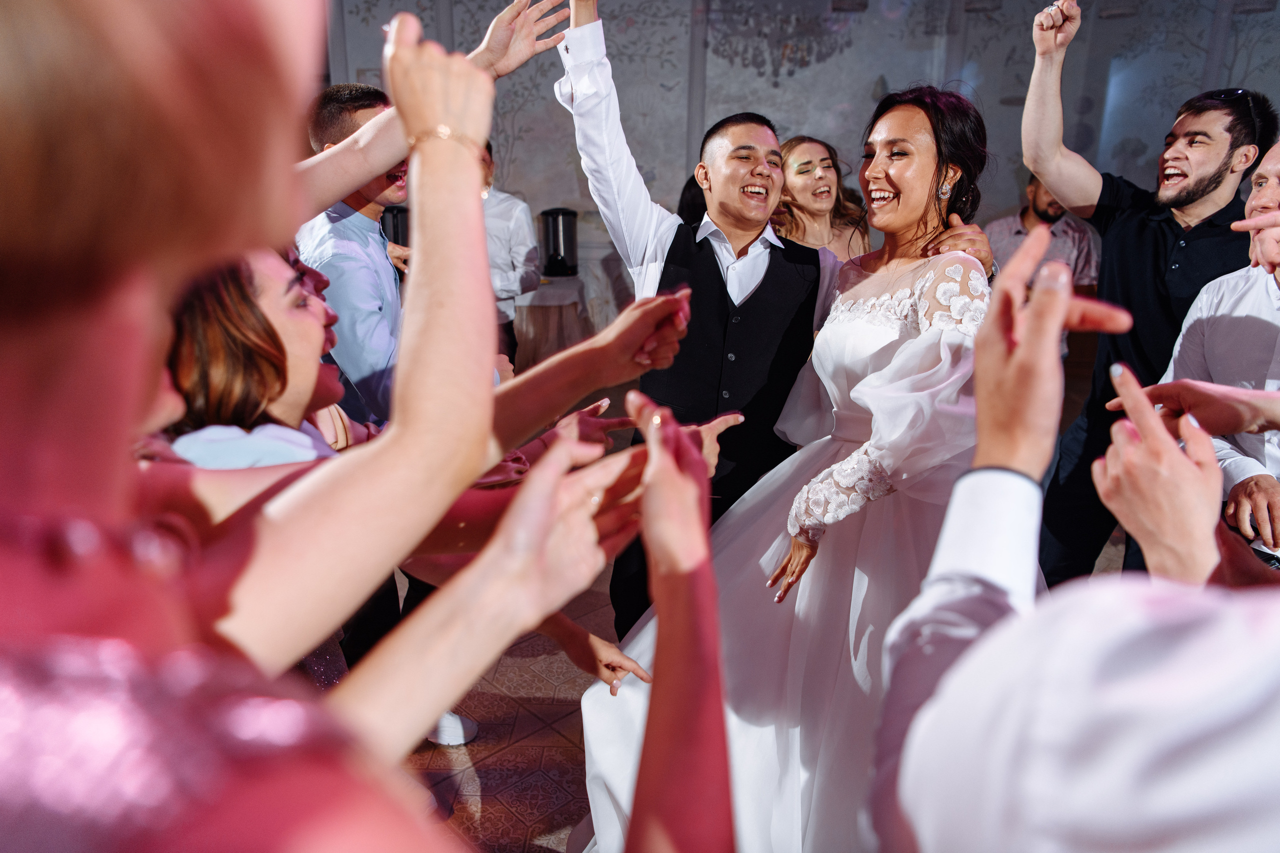 Свадебная фотосессия и выездная регистрация в театре оперы и балета. Свадебный и семейный фотограф в Уфе | Винс Константин | Фотопроекты