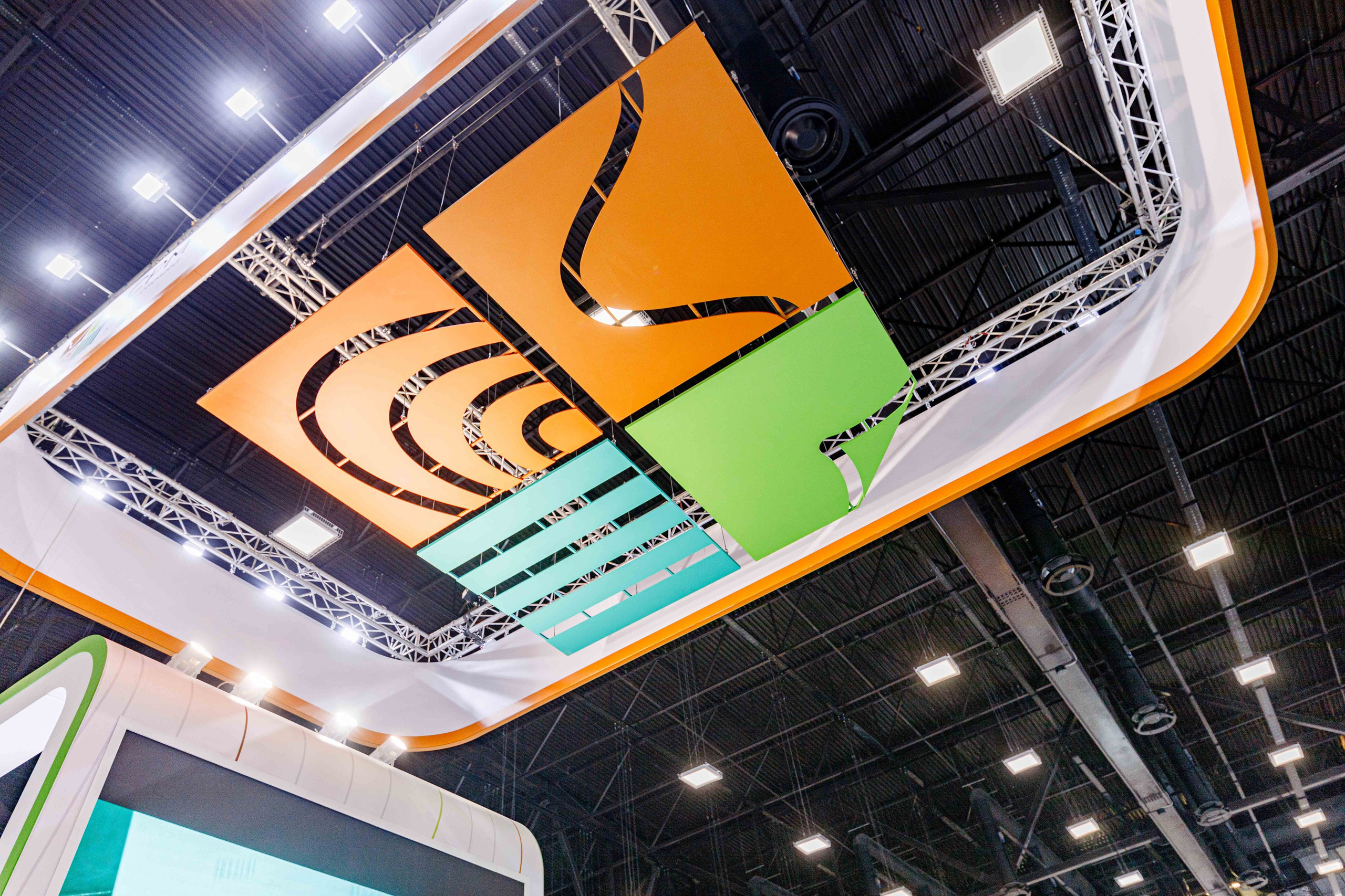 PulpFor, Работа стенда ОБФ (Объединенные бумажные фабрики). Репортажный фотограф в Москве Сергей Мирошников