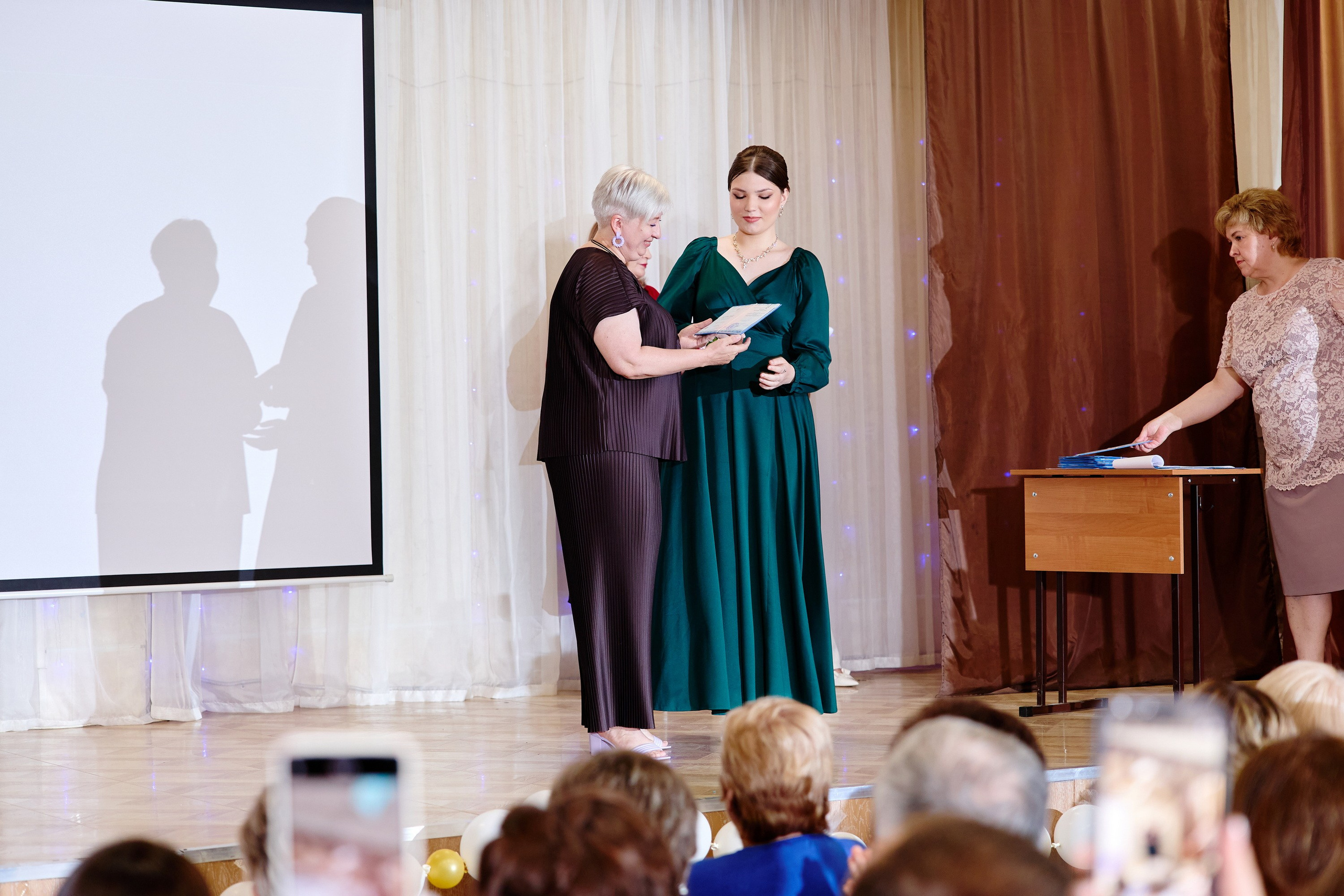 Выпускной 35 Сош. Фотограф Выпускные альбомы Таганрог Сергей Коробченко