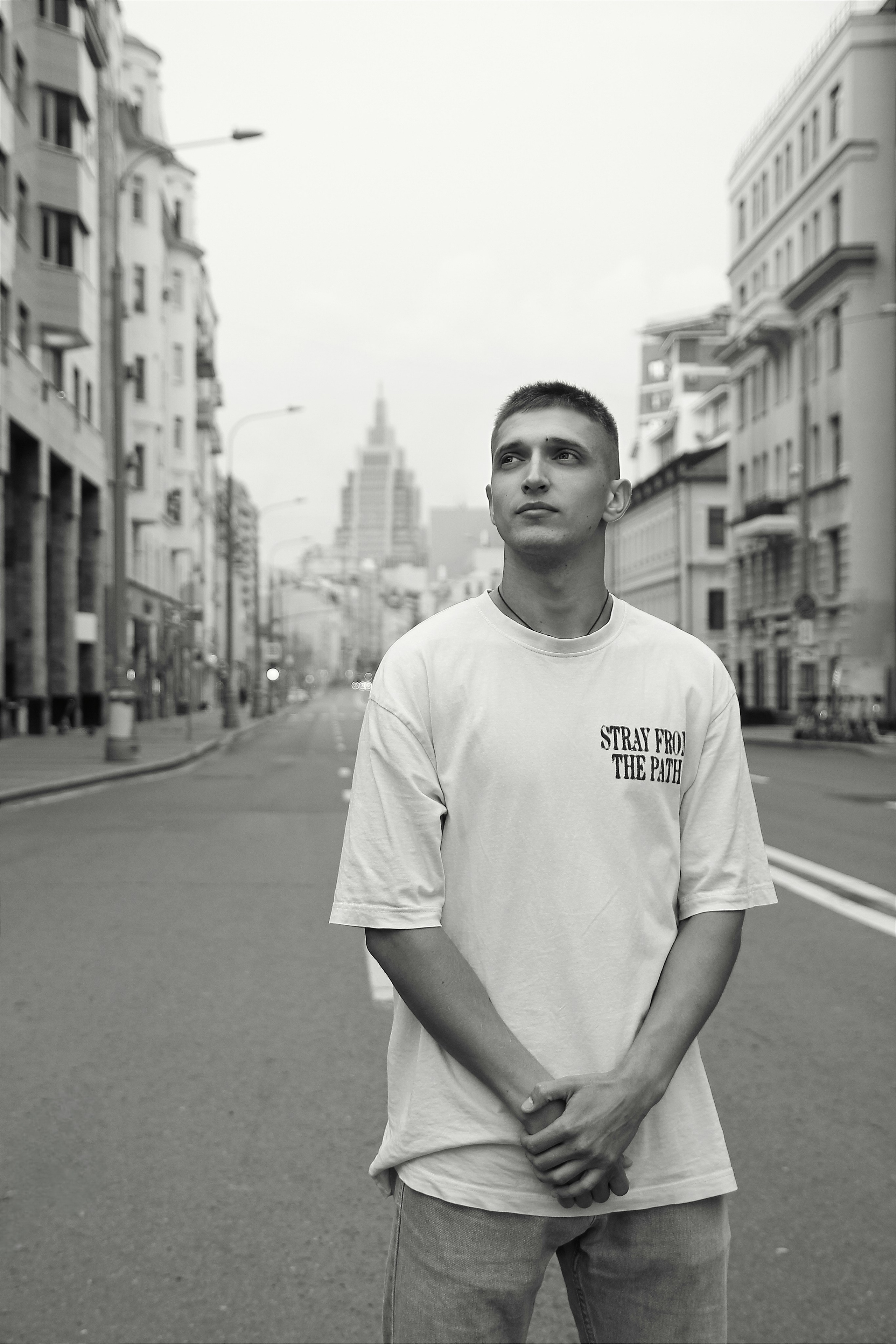 Мужской портрет. Контакты