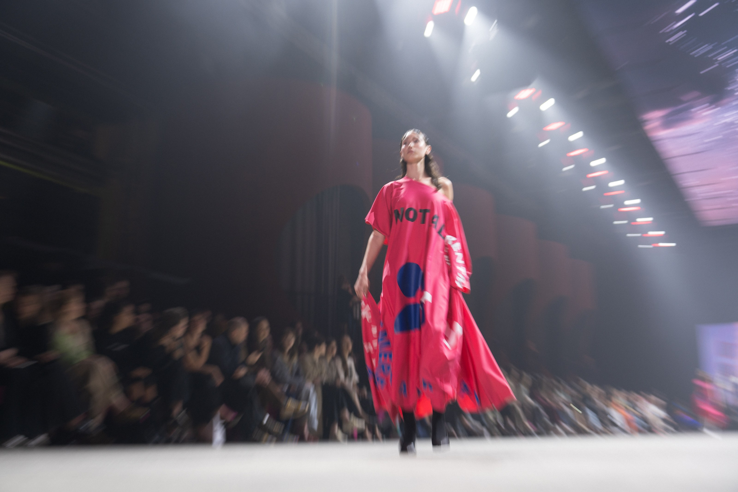 Показ Школы дизайна НИУ ВШЭ. Фотограф Николай Прокофьев модельные тесты в Москве