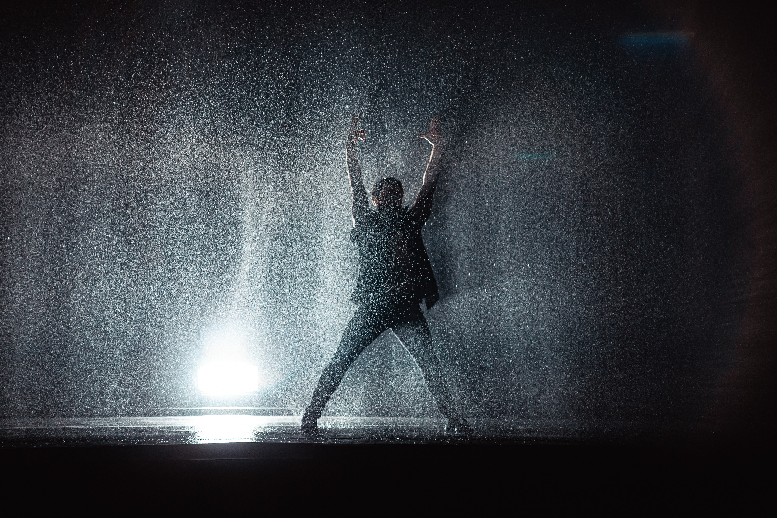 Шоу под дождем, Гранд Холл Сибирь, 20.02.2026. Фотограф Регина Крикунова г. Красноярск