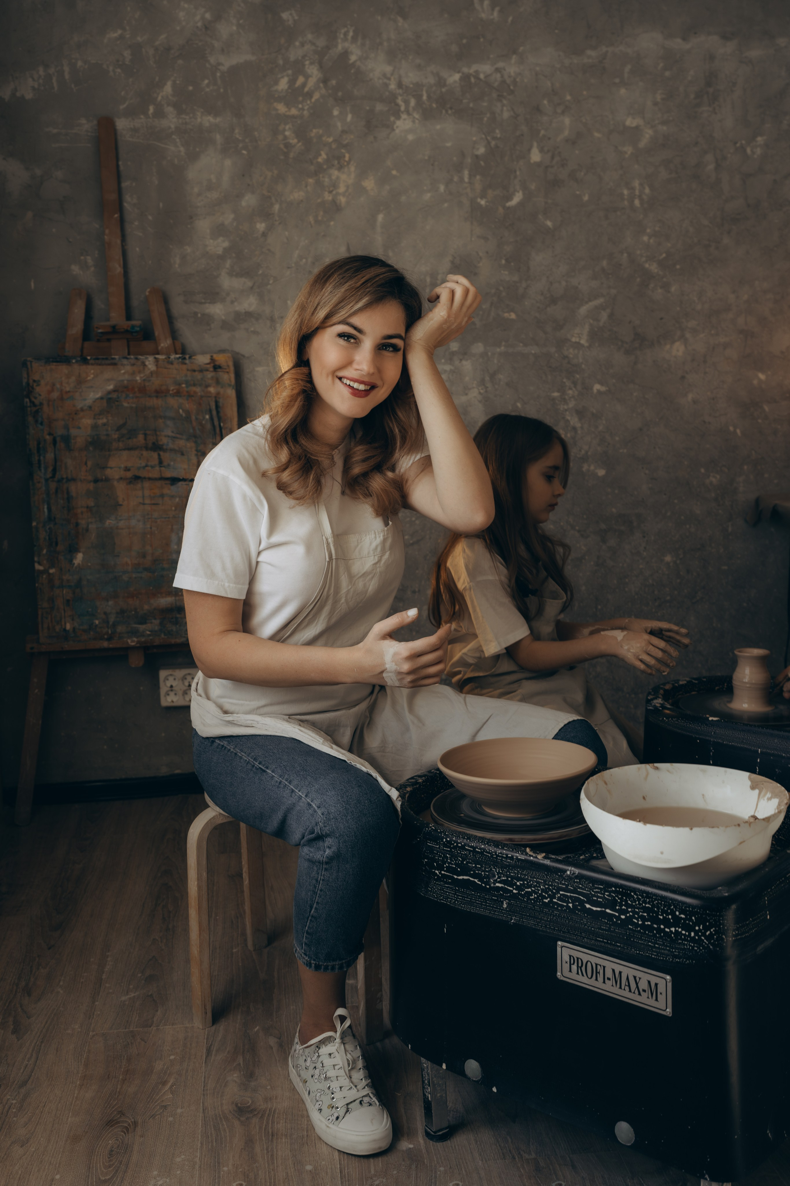 В гончарной мастерской. Семейный фотограф Москва. Фотограф беременности и материнства Москва