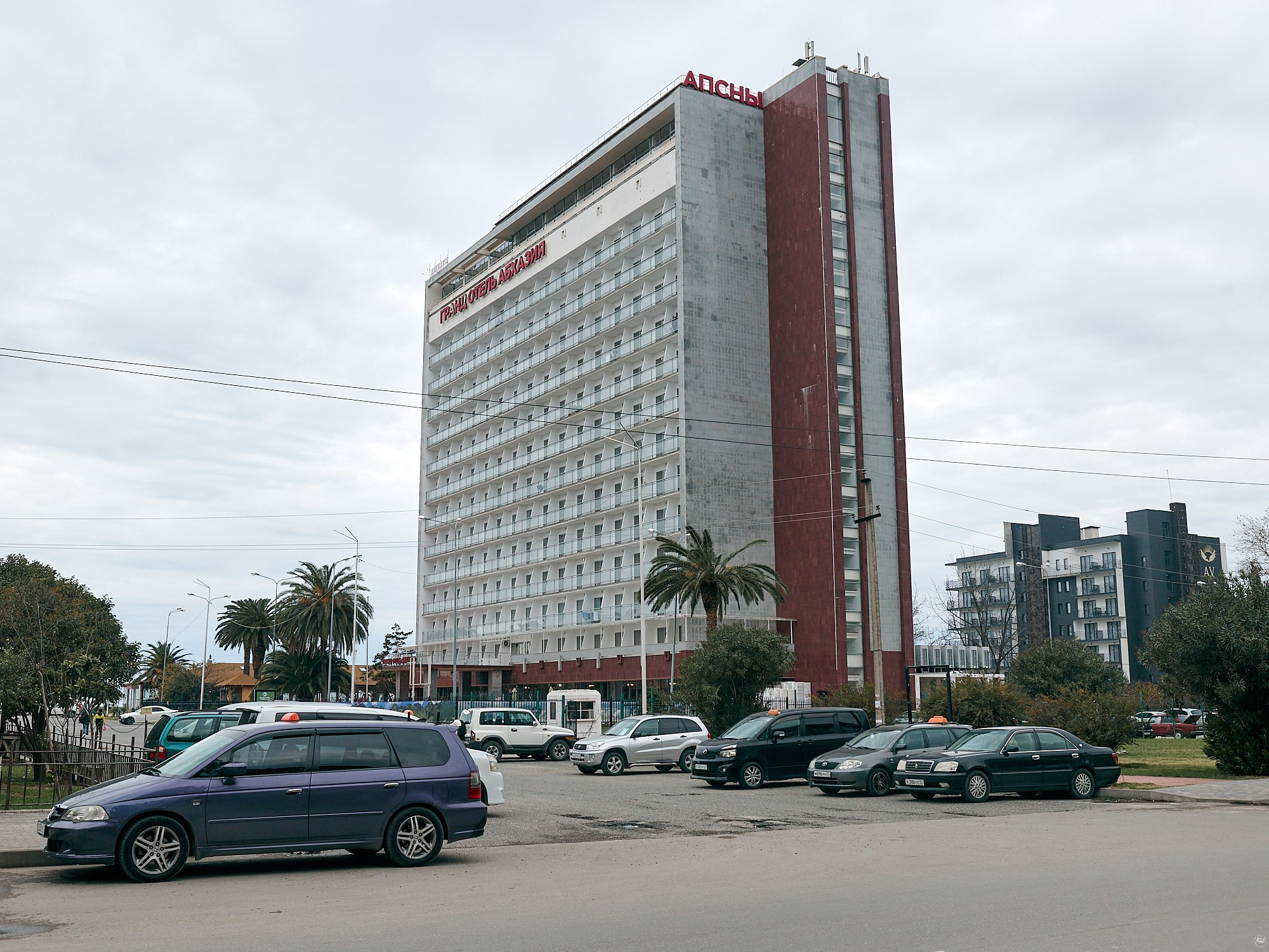 Гагра, Абхазия. Декабрь 2024. Фотографии отовсюду и обо всем