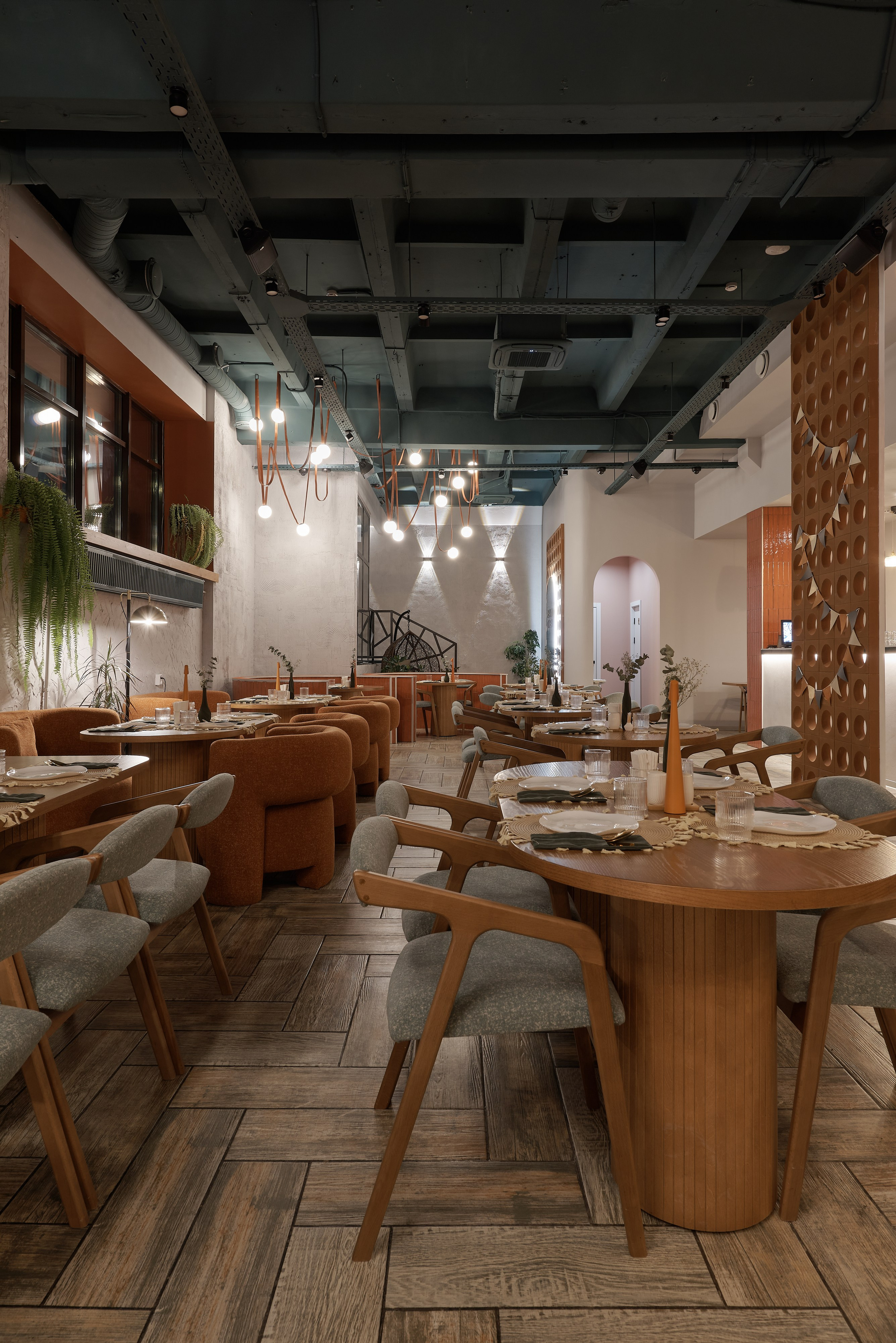 Интерьерная фотосъемка ресторана Ива и Олива Челябинск. Абросимов Лев интерьерный и архитектурный фотограф