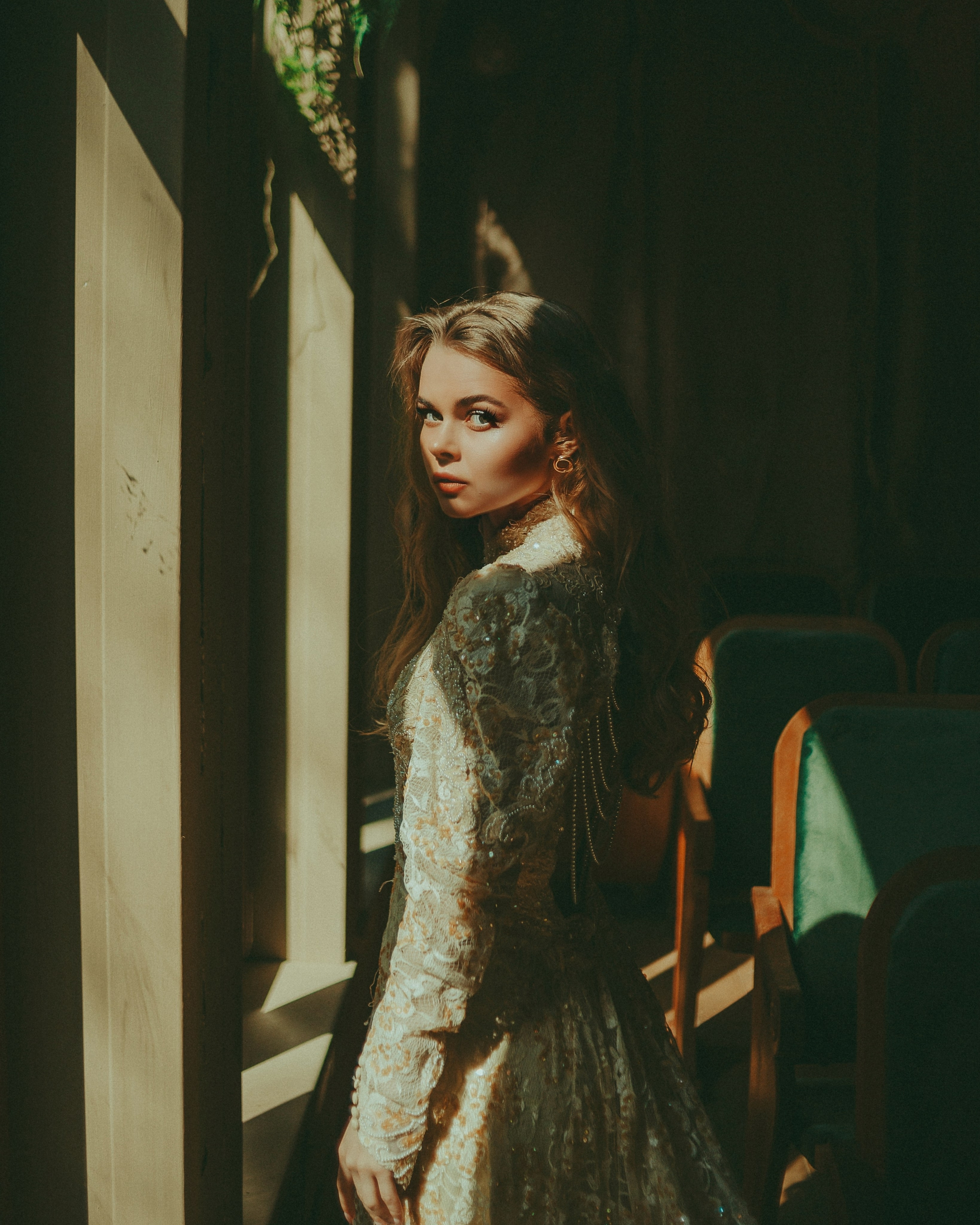 Москва. Заброшкнный театр. Алина. Фотограф Брянск