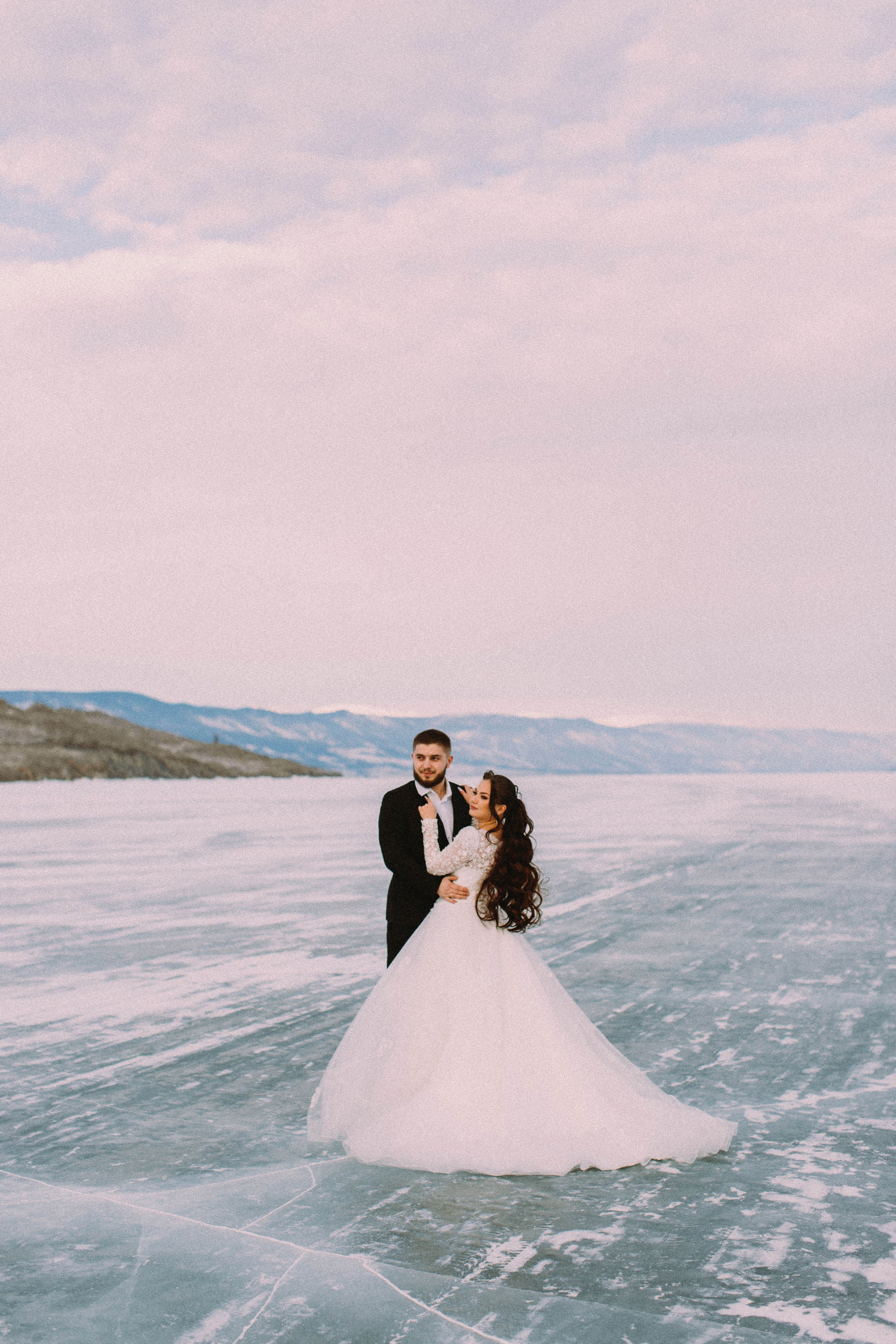 Свадебная зимняя съемка на Байкале. Главная