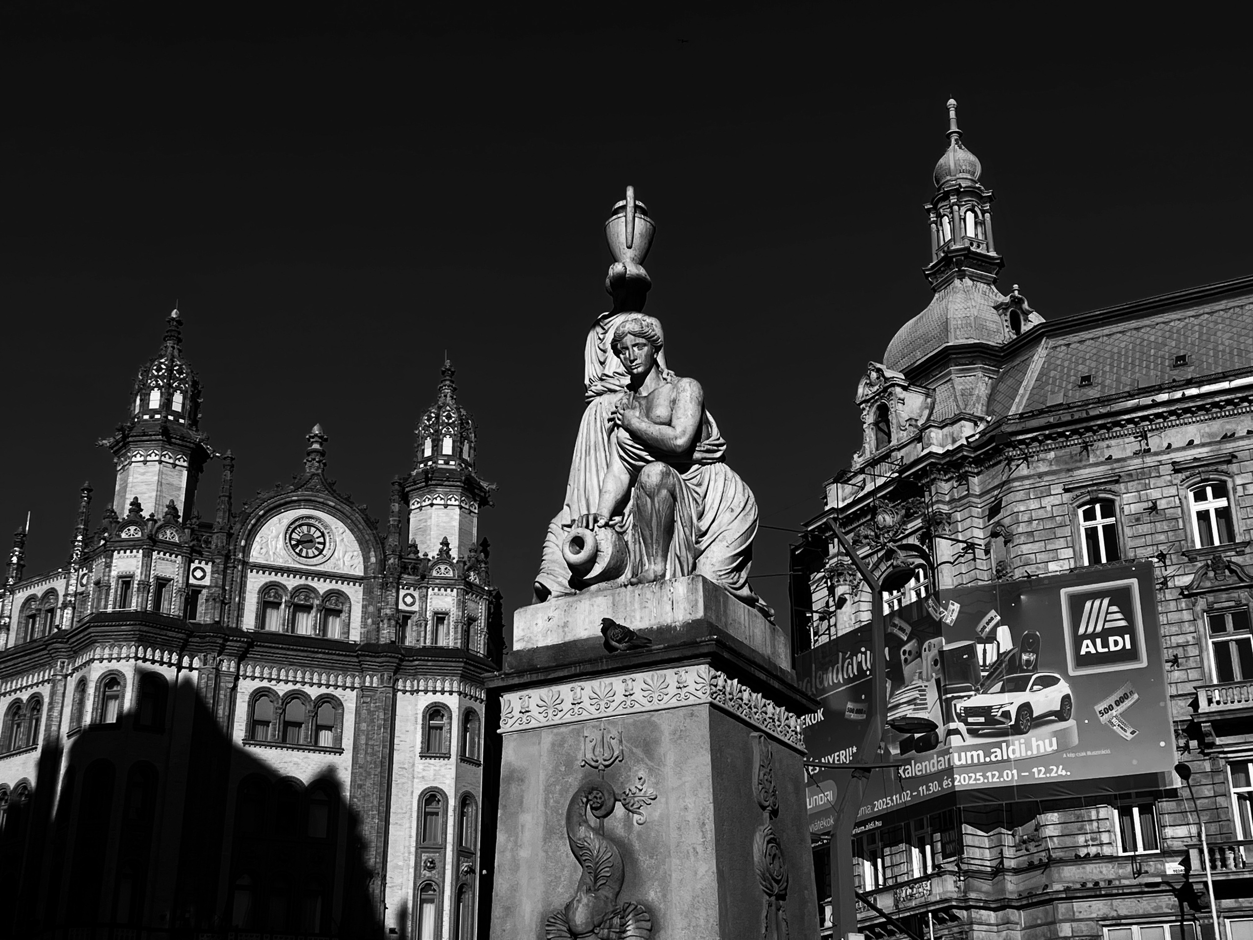 STRT JRNL by Knyazev Yura issue #3 december 2025. Photographer in Budapest  — Yura Knyazev