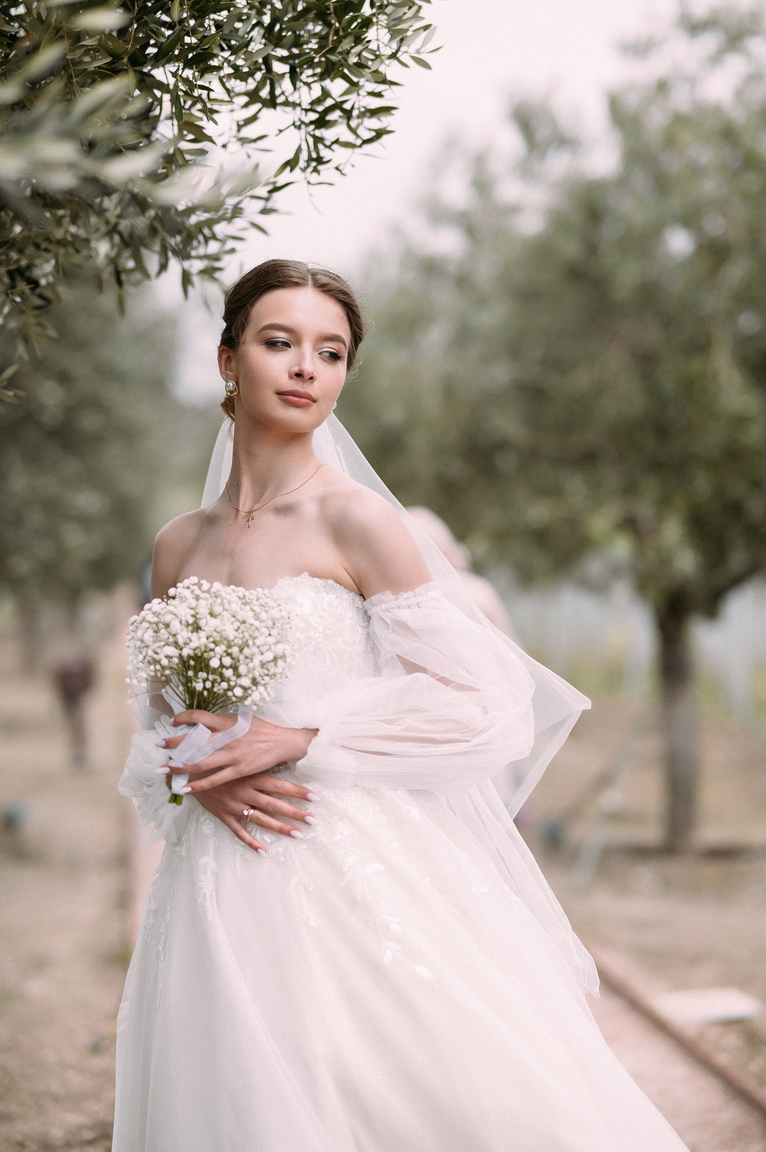 Свадебное утро и прогулка красивой яркой пары. Свадебный и семейный фотограф в Симферополе Дарья Маркова