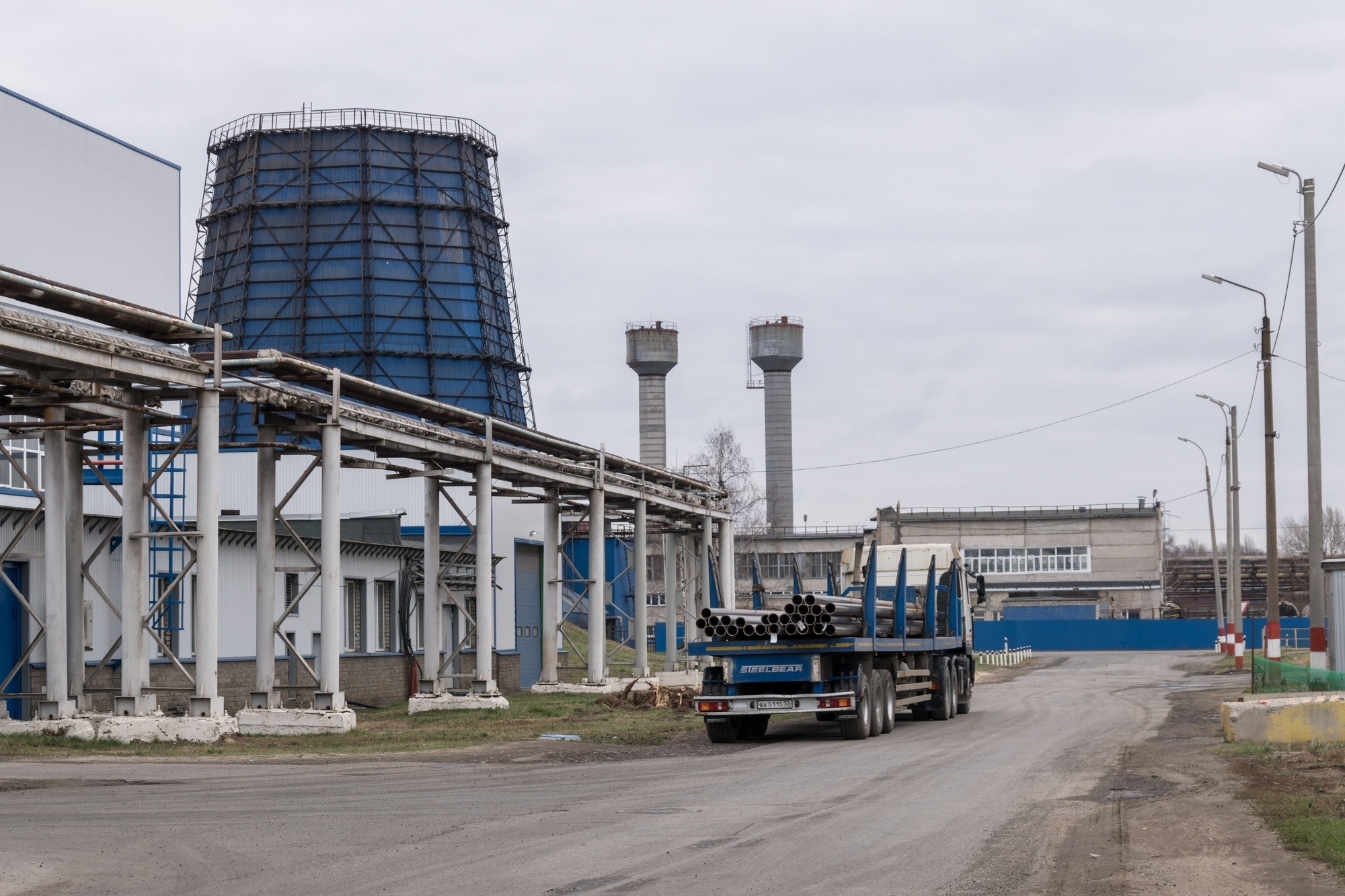 машина приехала забирать трубы на выксунском металлокомбинате