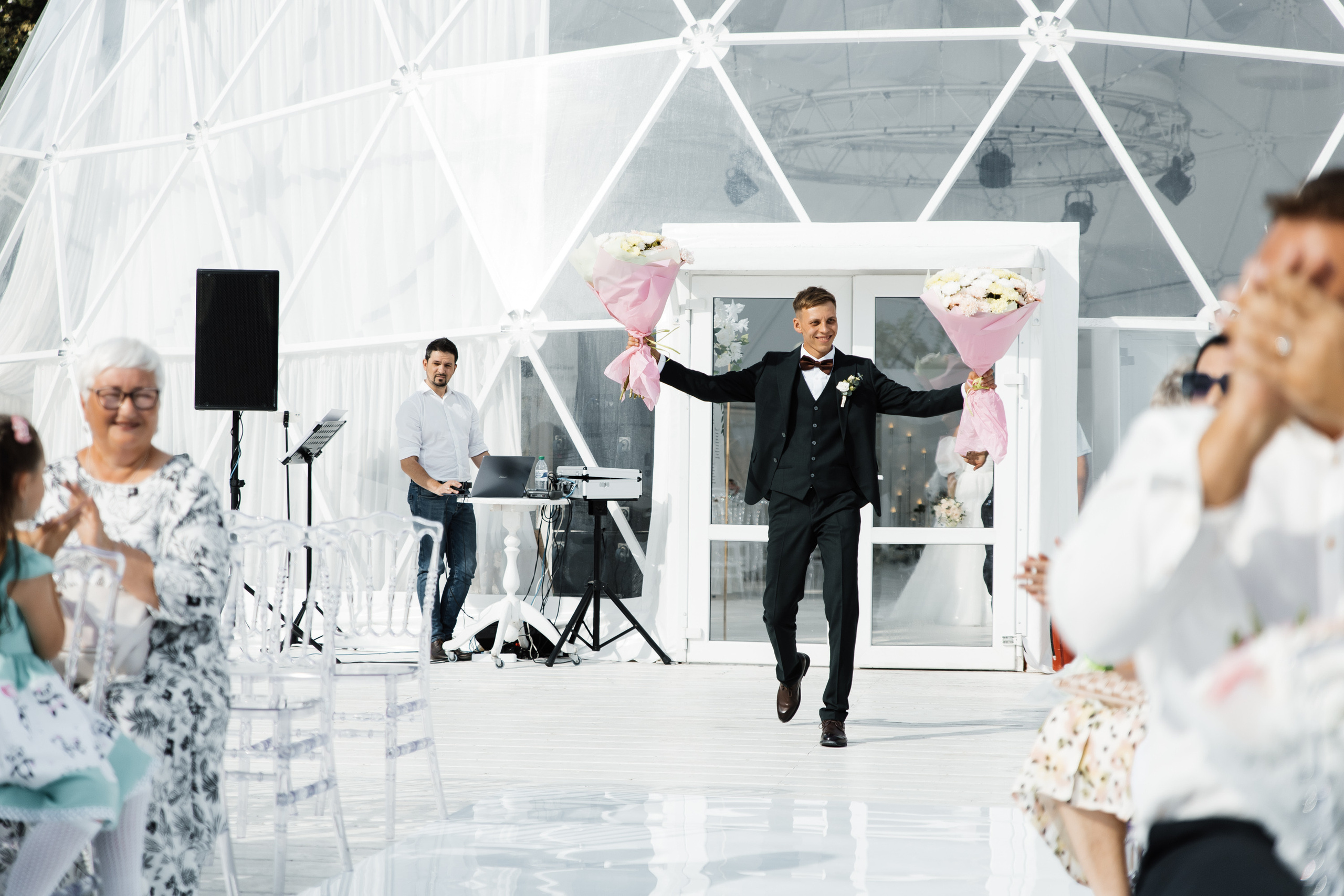 Свадьба в ХВОЕ. Свадебный  фотограф Новосибирск