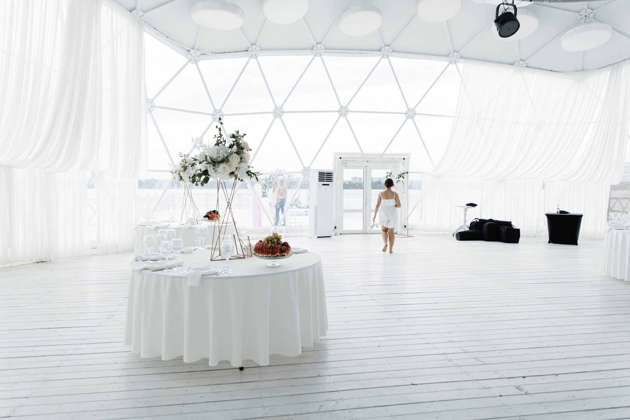 Свадьба в ХВОЕ. Свадебный  фотограф Новосибирск