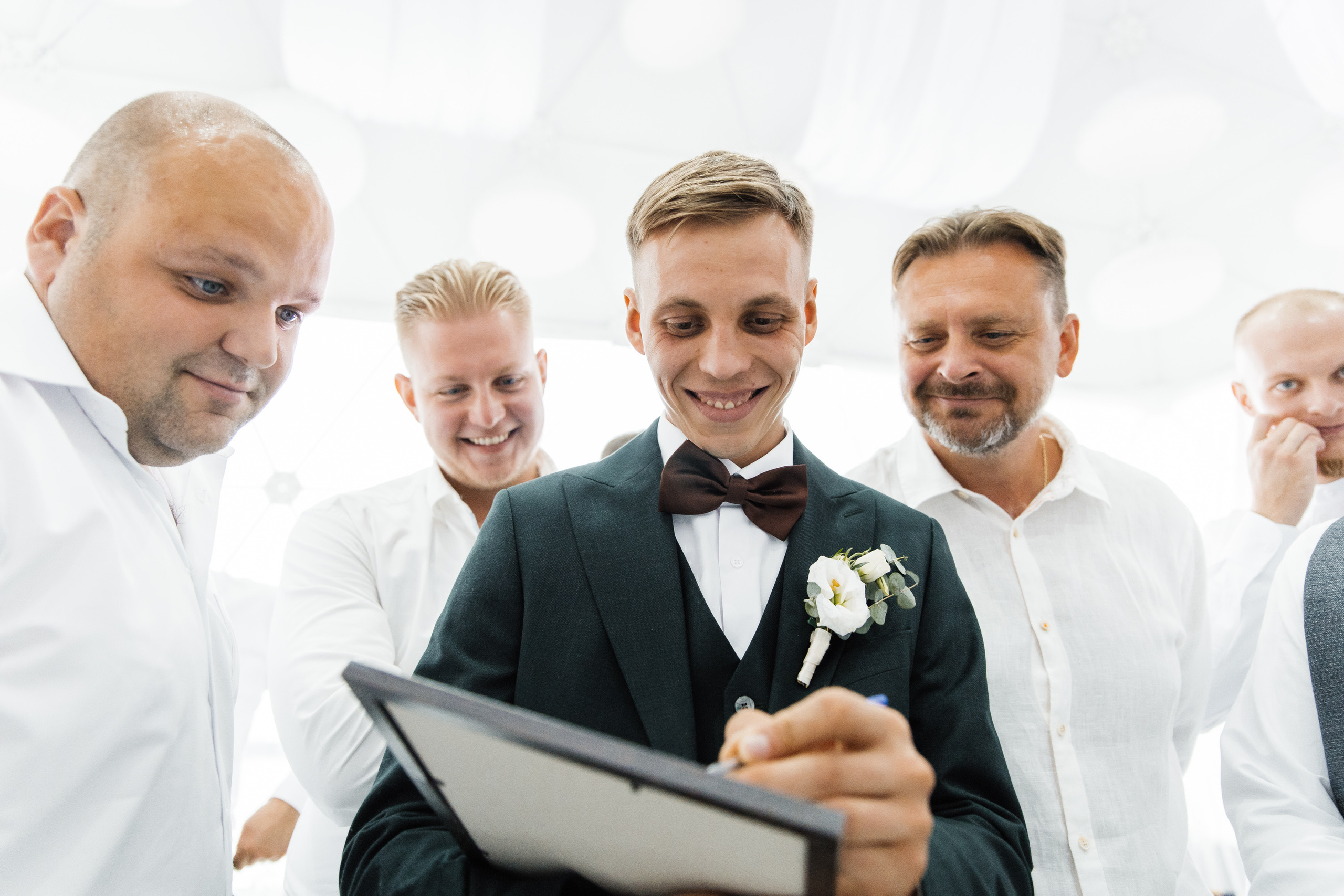 Свадьба в ХВОЕ. Свадебный  фотограф Новосибирск