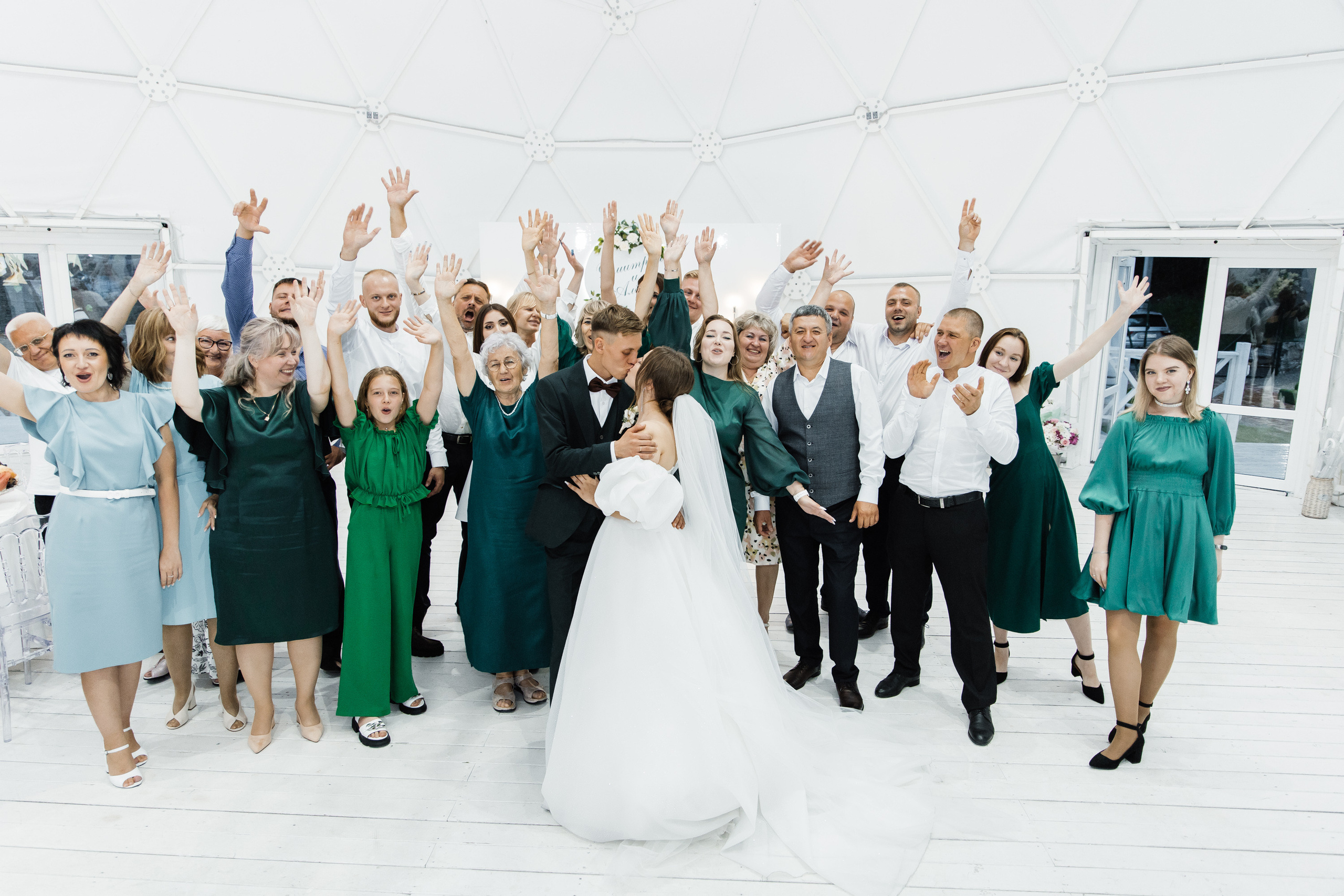 Свадьба в ХВОЕ. Свадебный  фотограф Новосибирск