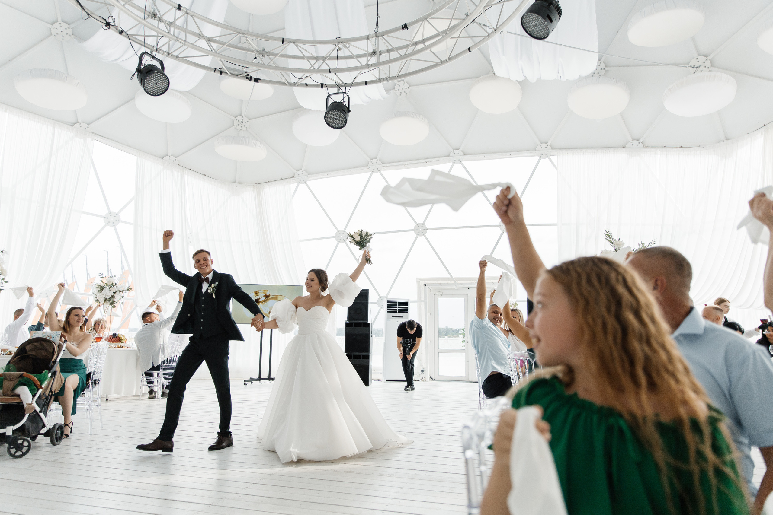 Свадьба в ХВОЕ. Свадебный  фотограф Новосибирск
