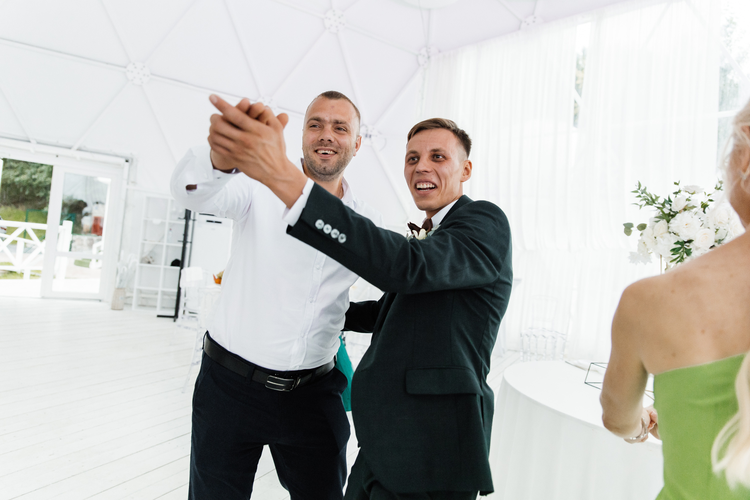 Свадьба в ХВОЕ. Свадебный  фотограф Новосибирск