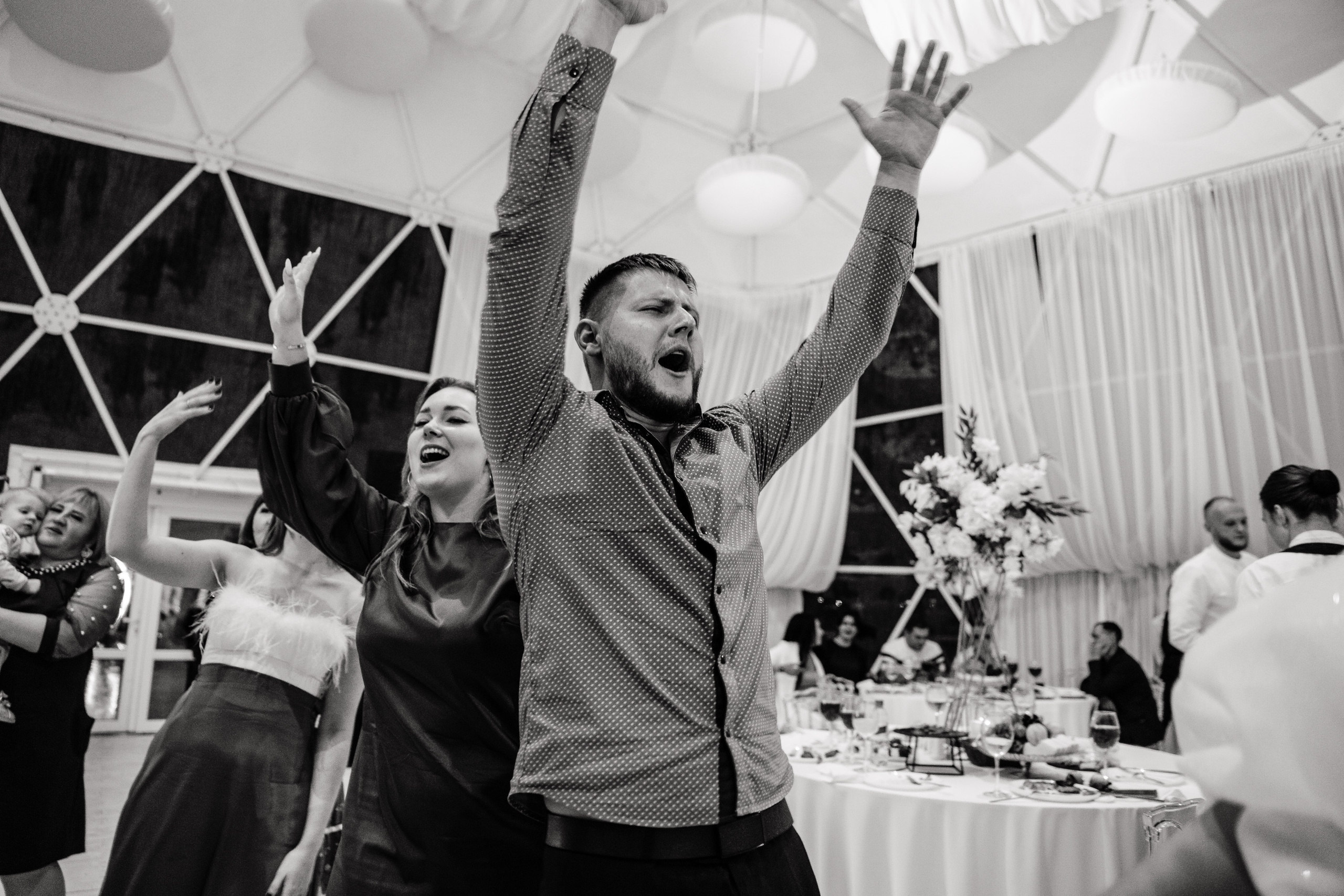 Свадьба в ХВОЕ. Свадебный  фотограф Новосибирск