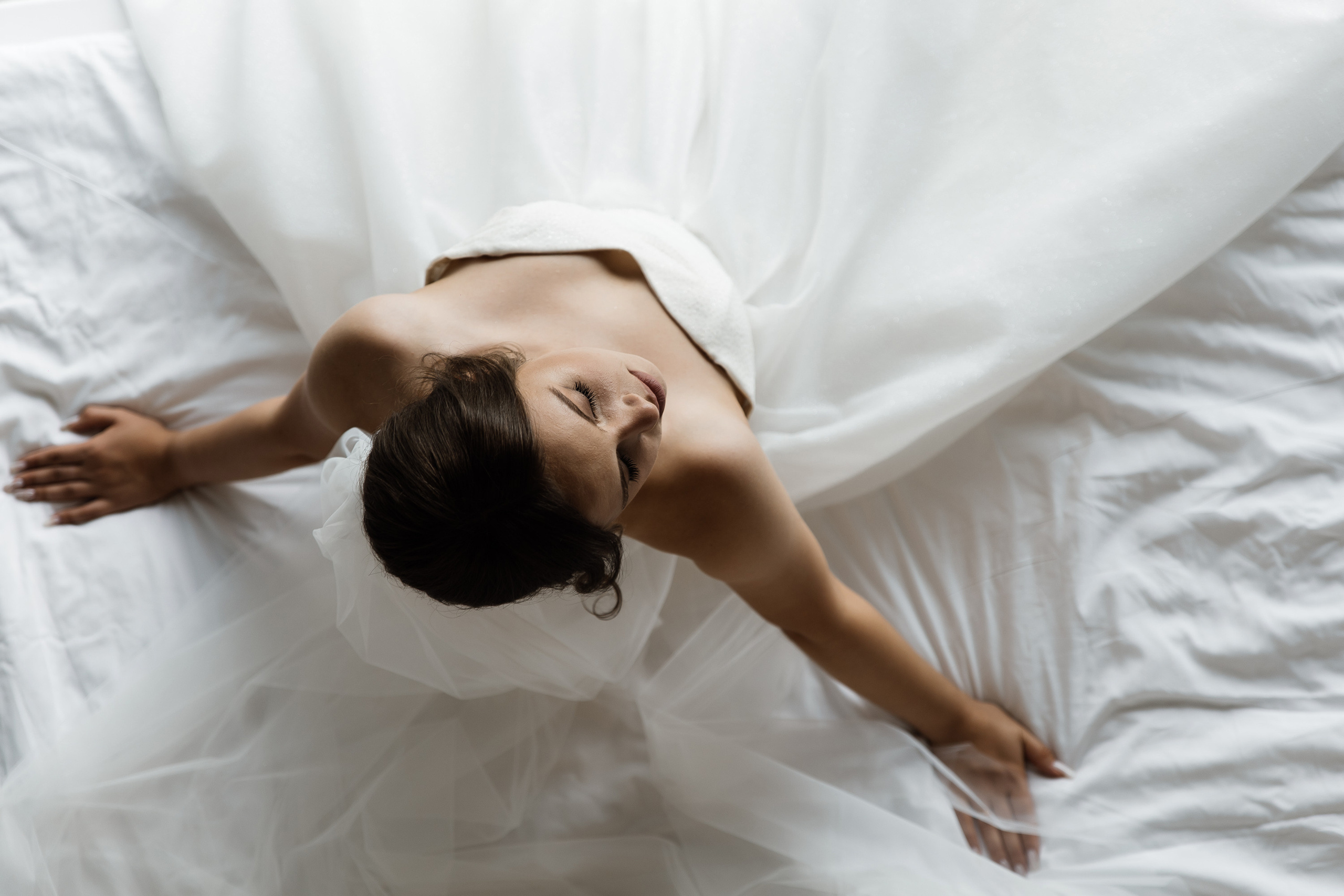 Свадьба в ХВОЕ. Свадебный  фотограф Новосибирск