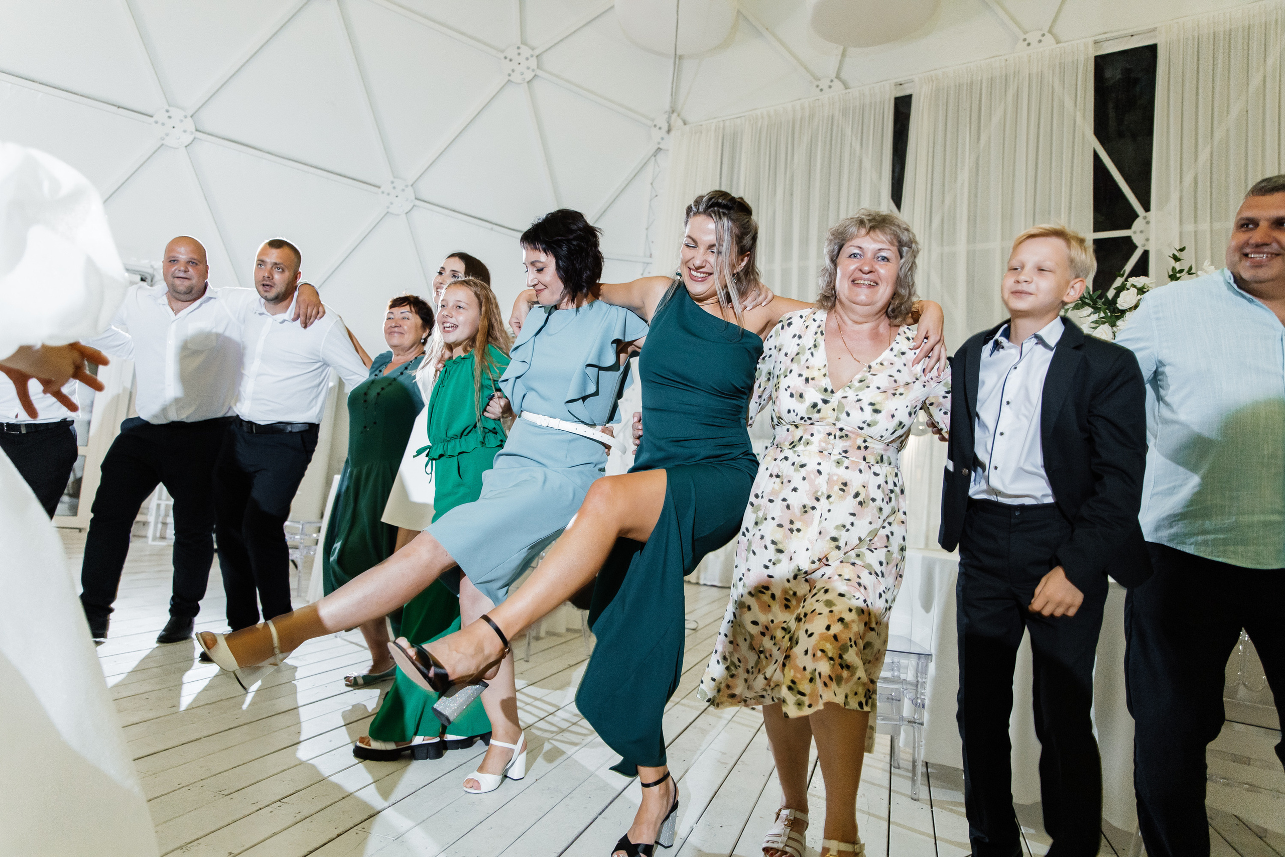 Свадьба в ХВОЕ. Свадебный  фотограф Новосибирск