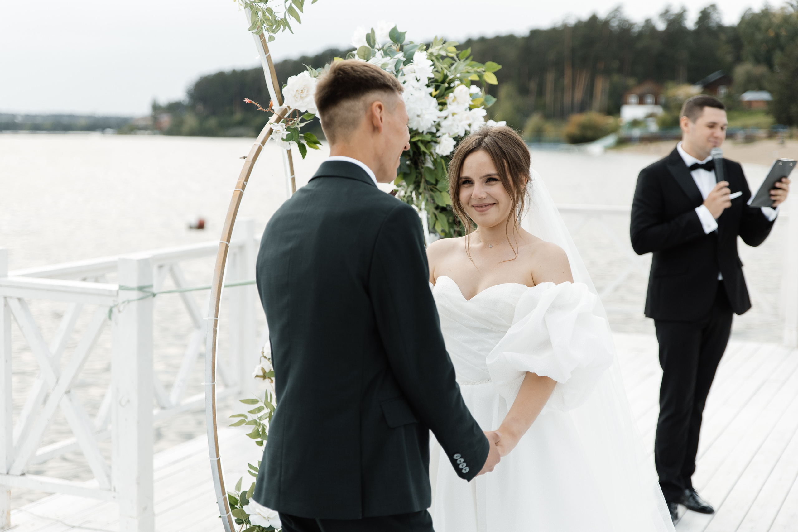 Свадьба в ХВОЕ. Свадебный  фотограф Новосибирск