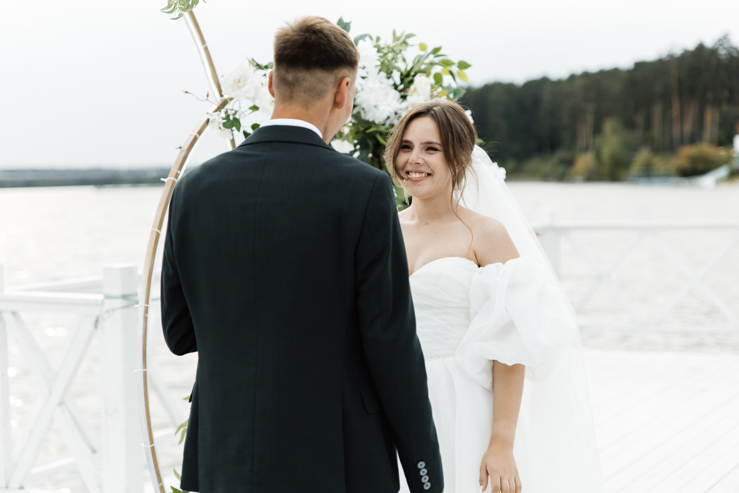 Свадьба в ХВОЕ. Свадебный  фотограф Новосибирск