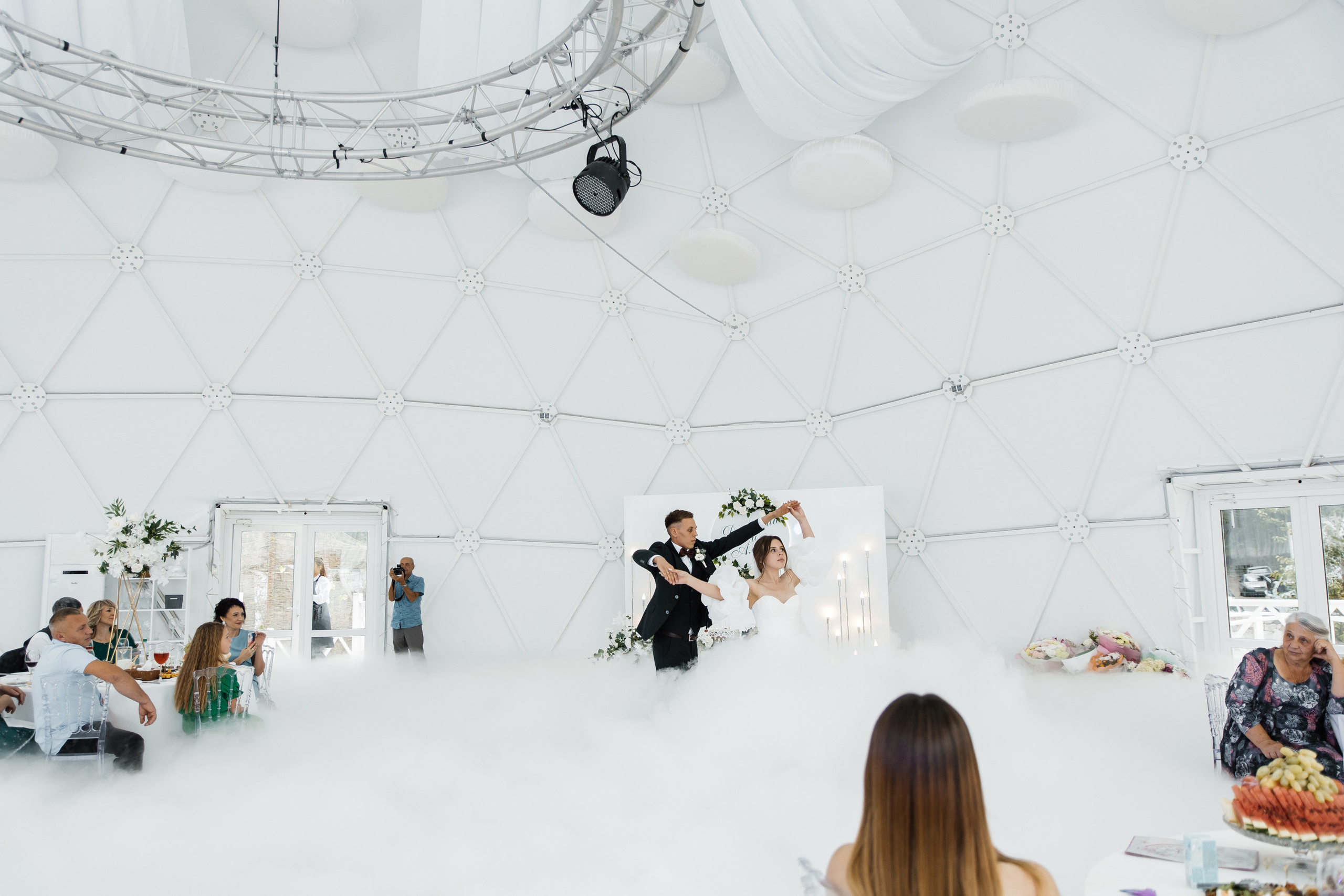 Свадьба в ХВОЕ. Свадебный  фотограф Новосибирск