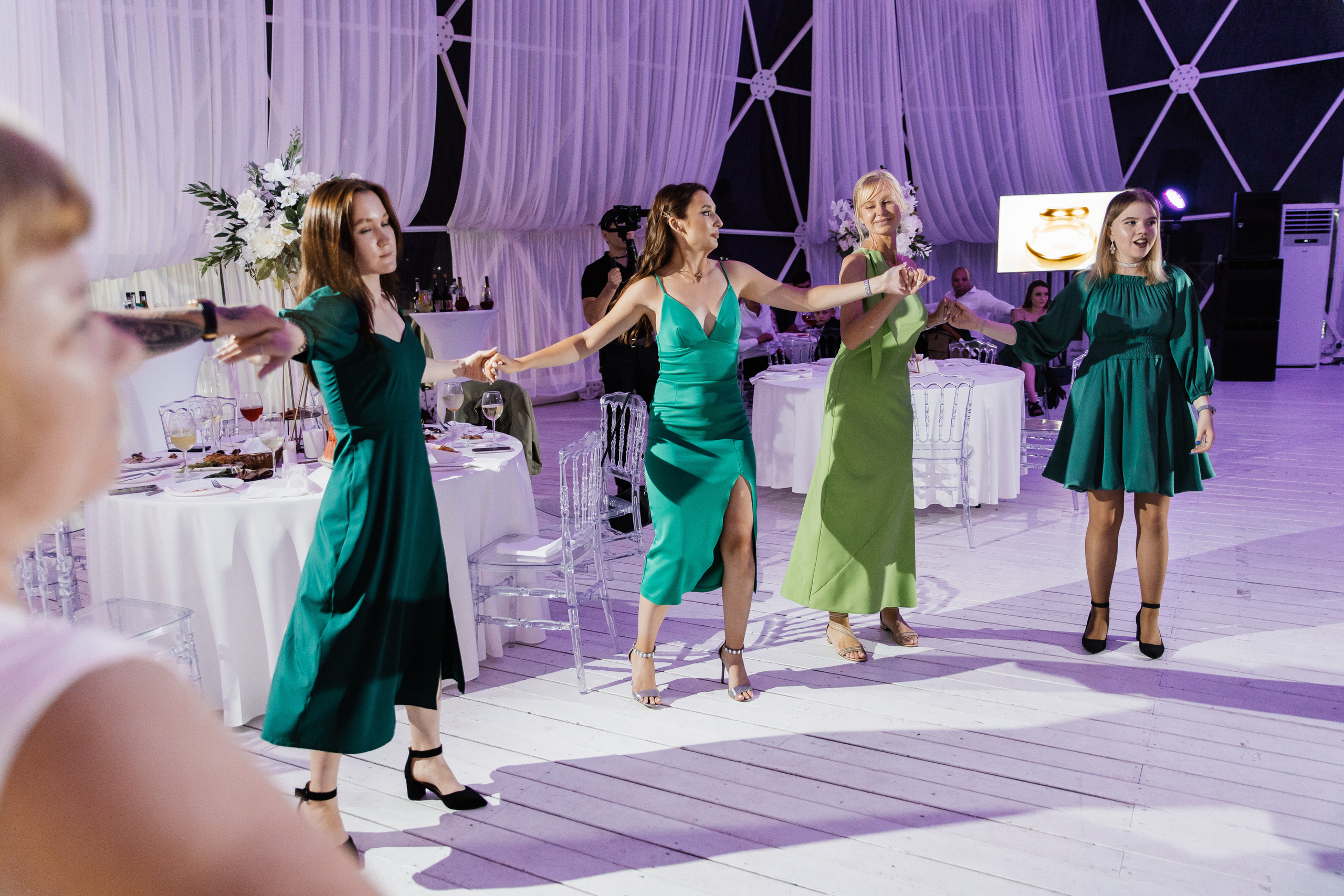 Свадьба в ХВОЕ. Свадебный  фотограф Новосибирск