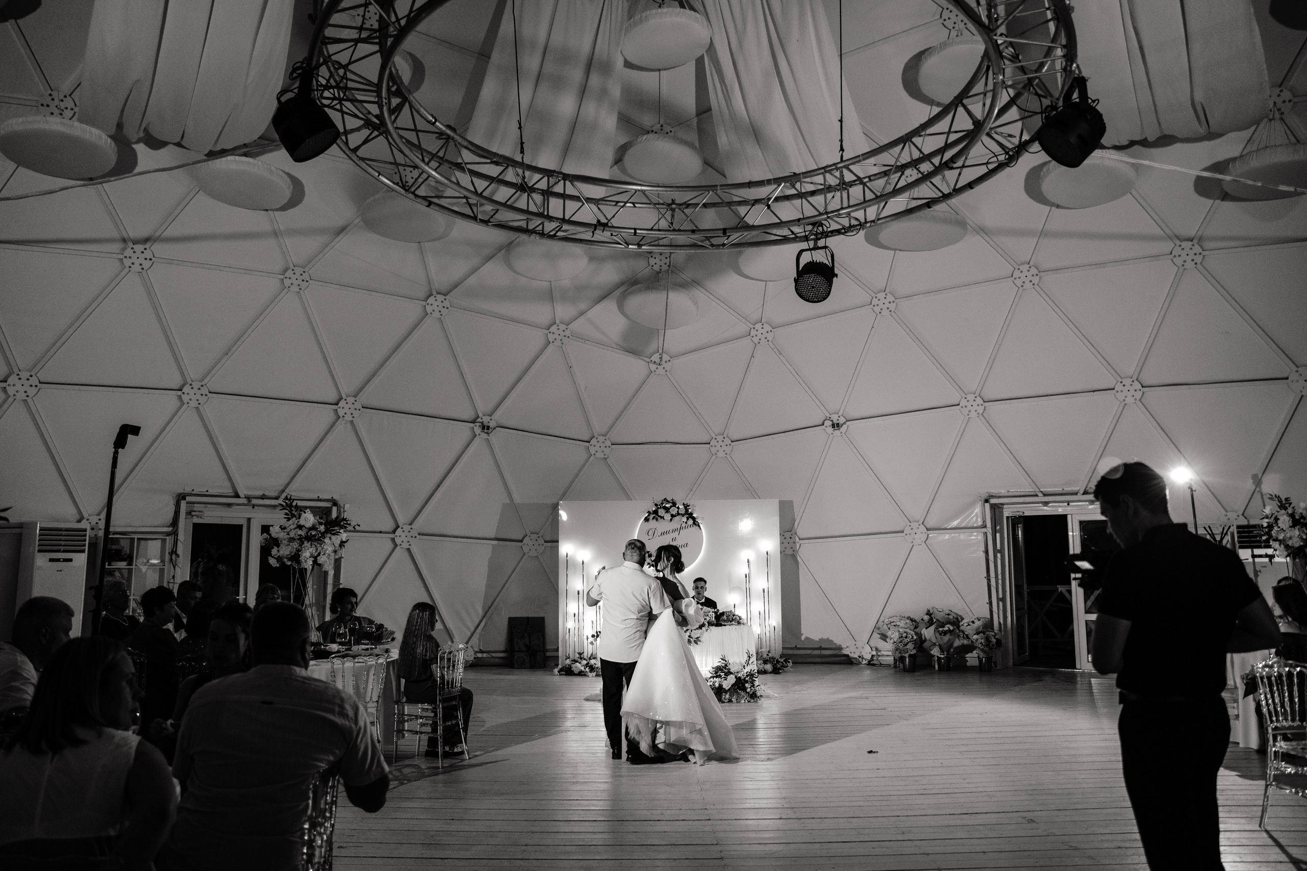 Свадьба в ХВОЕ. Свадебный  фотограф Новосибирск