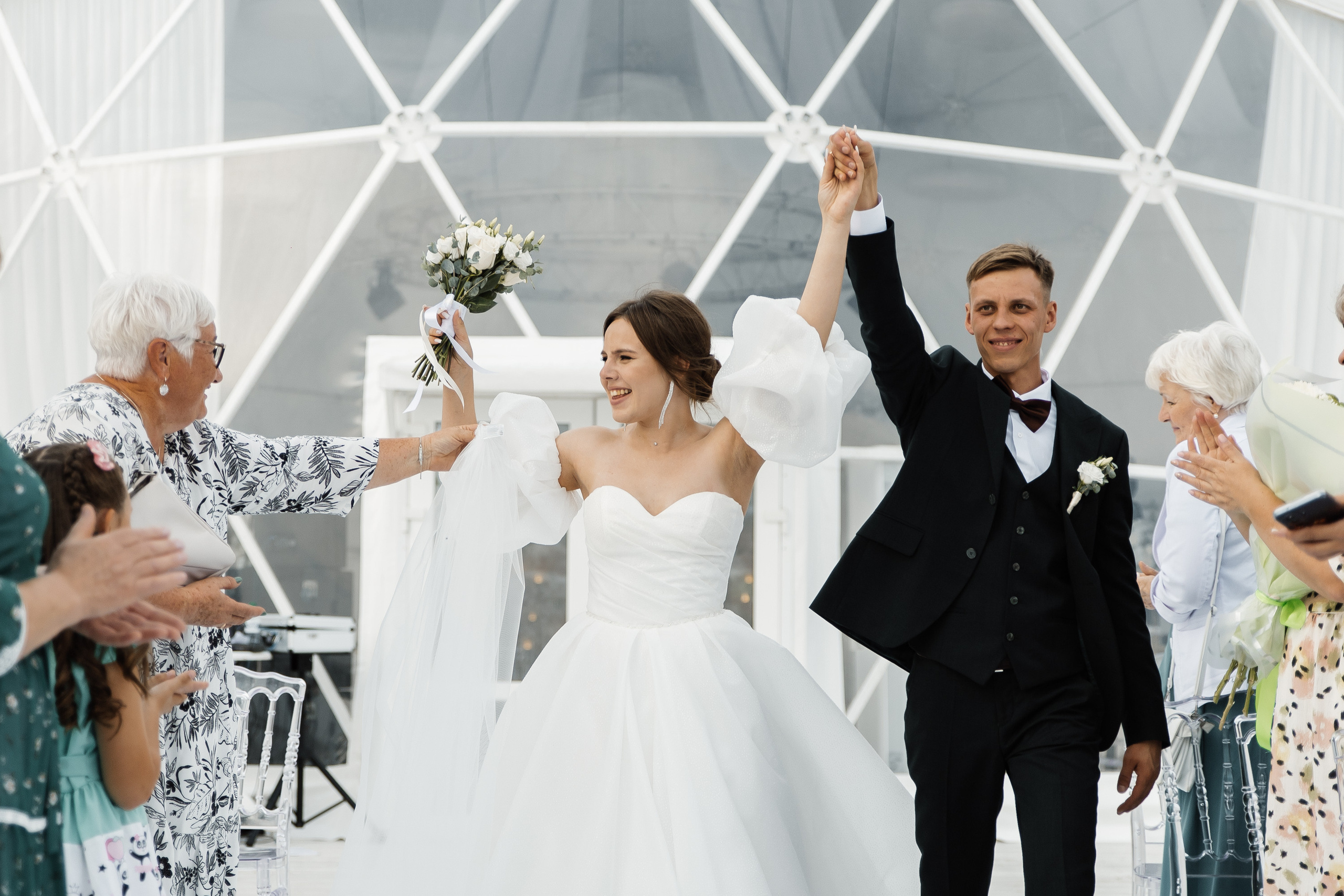 Свадьба в ХВОЕ. Свадебный  фотограф Новосибирск