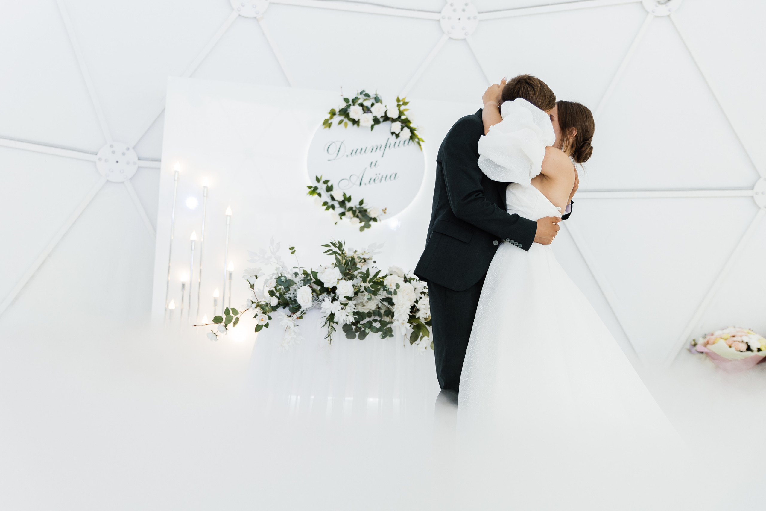 Свадьба в ХВОЕ. Свадебный  фотограф Новосибирск