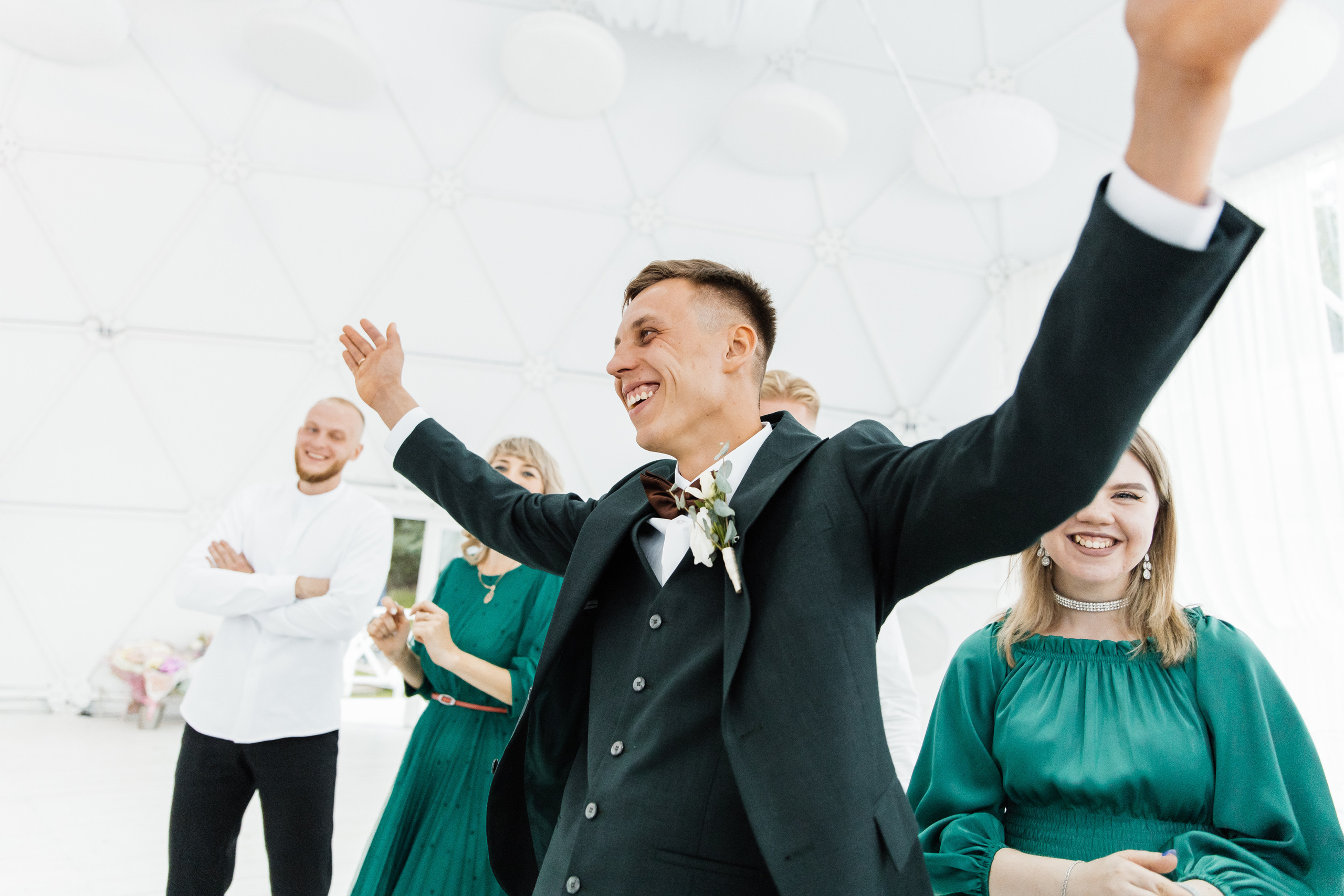 Свадьба в ХВОЕ. Свадебный  фотограф Новосибирск