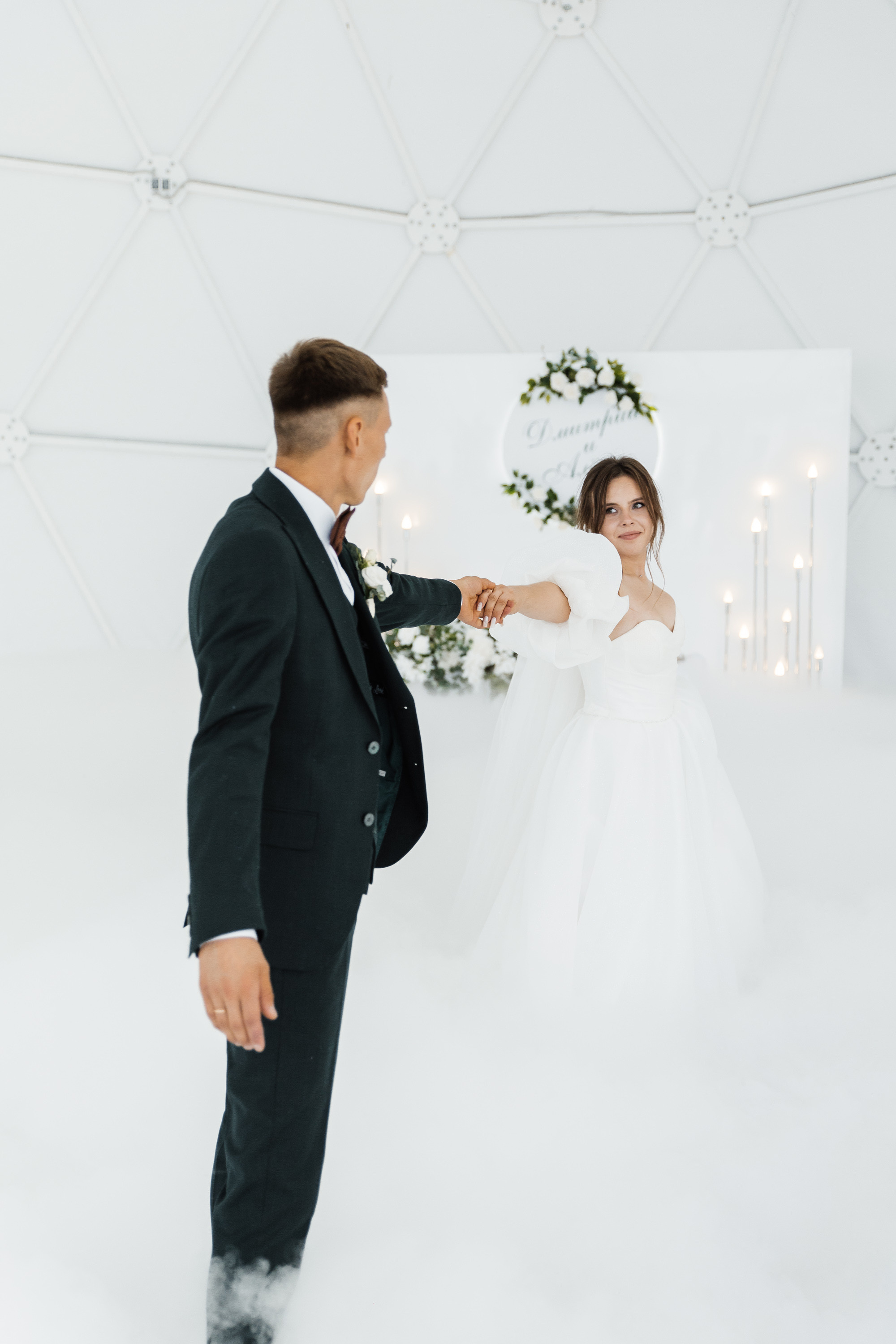 Свадьба в ХВОЕ. Свадебный  фотограф Новосибирск