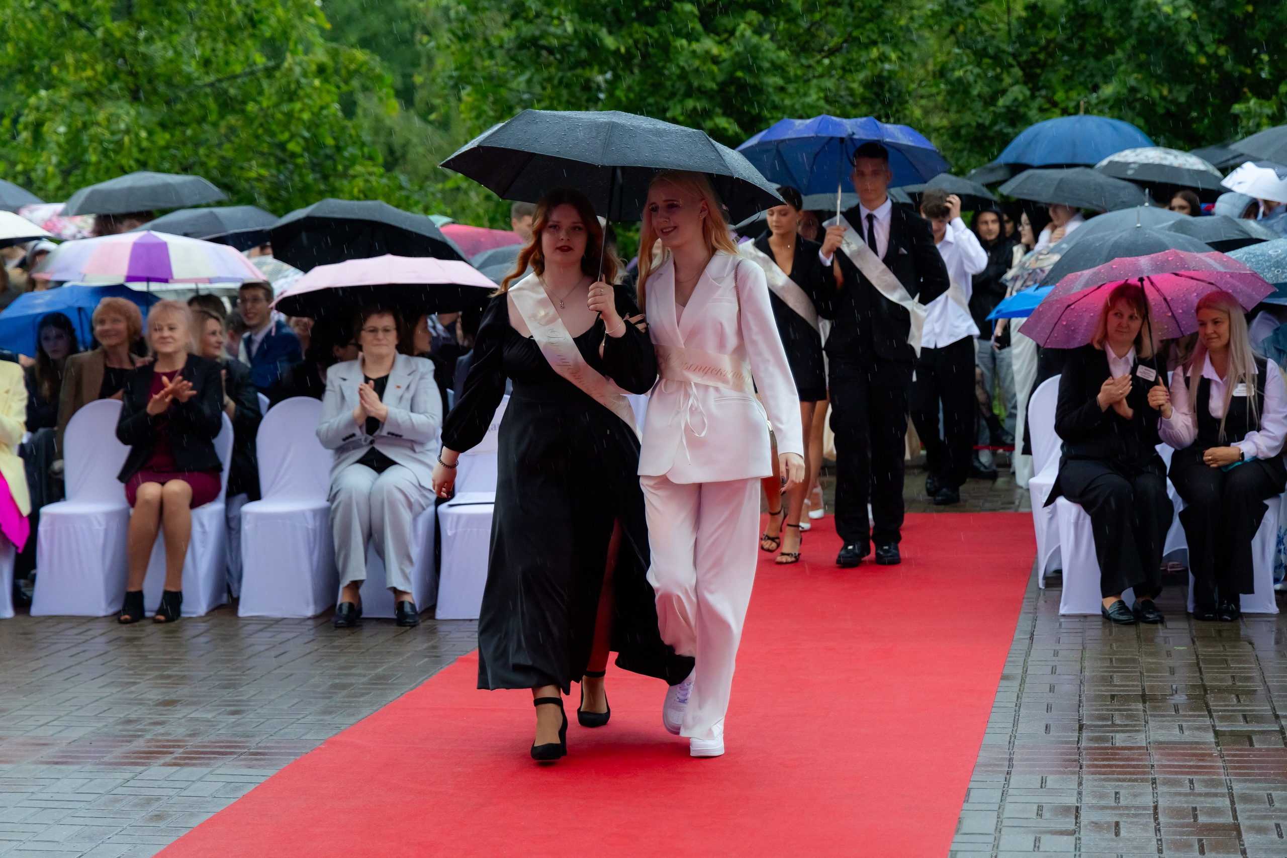 Школьный выпускной 2025 год в Минске, Беларуси. Свадебный фотограф в Минске/Беларуси Сергей Спиридонов