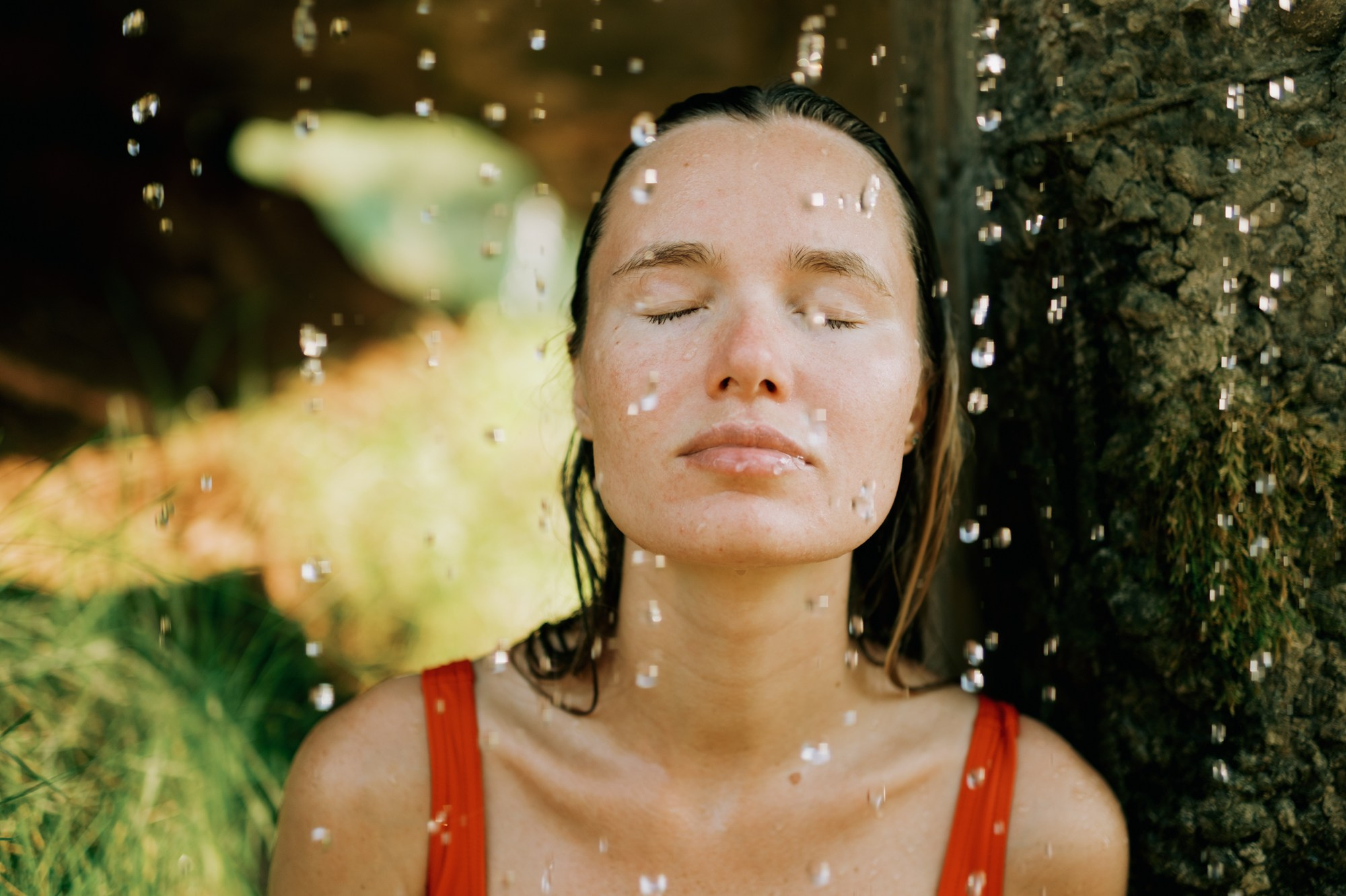 Nastya at the waterfall. Фотограф Павел Краснов