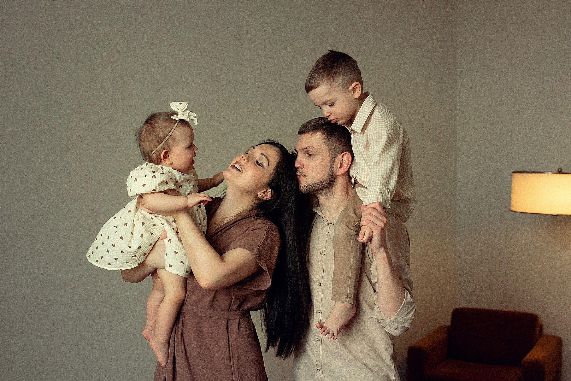 Семейная съемка в студии. Семейный фотограф Татьяна Надеждина | Москва, Московская область, Ярославль