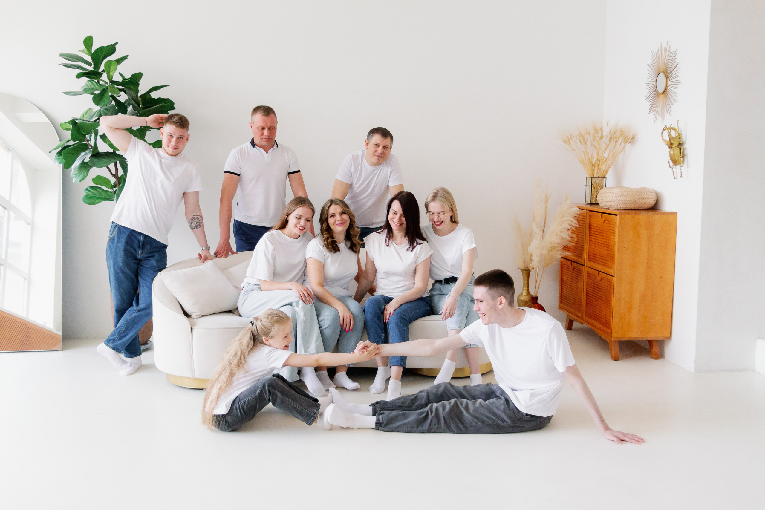 Две сестры. Две семьи. Одна любовь. Семейная фотосессия в студии, Екатеринбург. Фотограф в Екатеринбурге Пойгина Елена