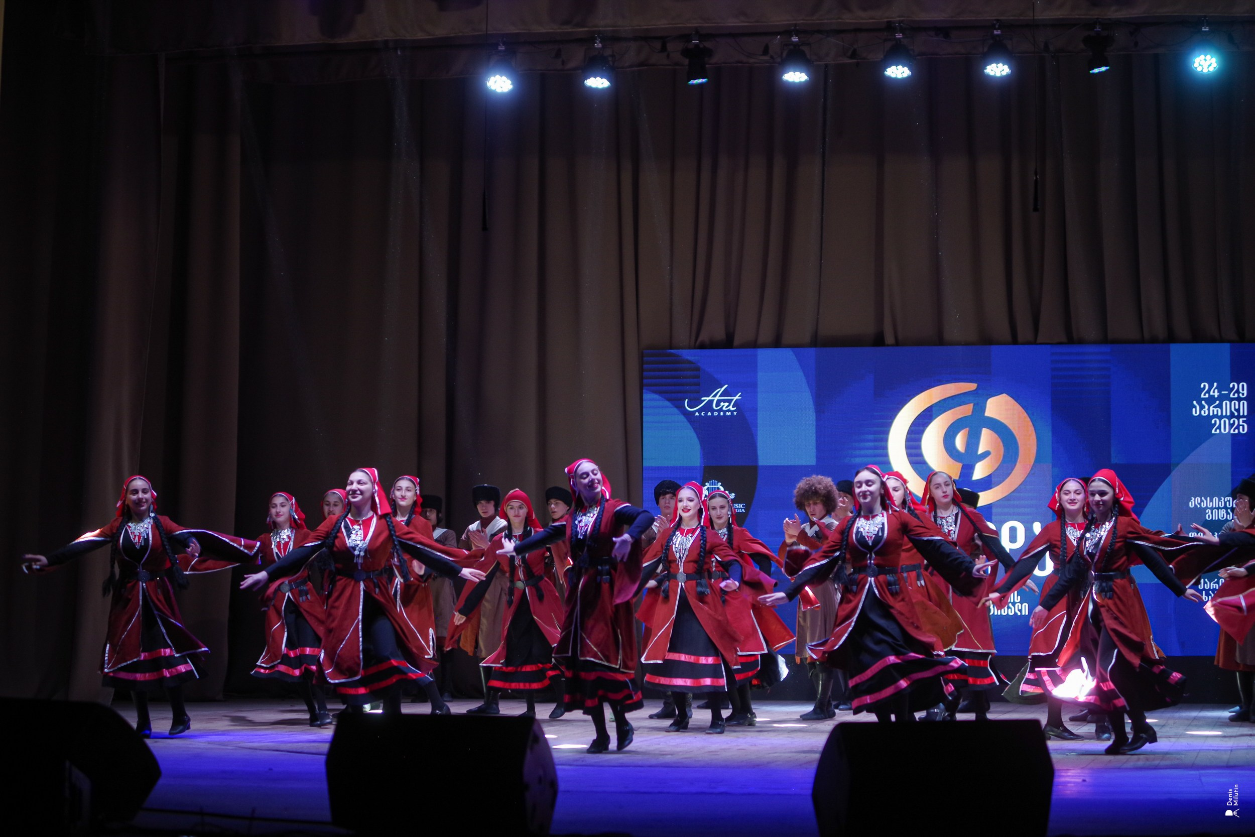 Танцы в Хоби. Портретный фотограф Денис Милютин