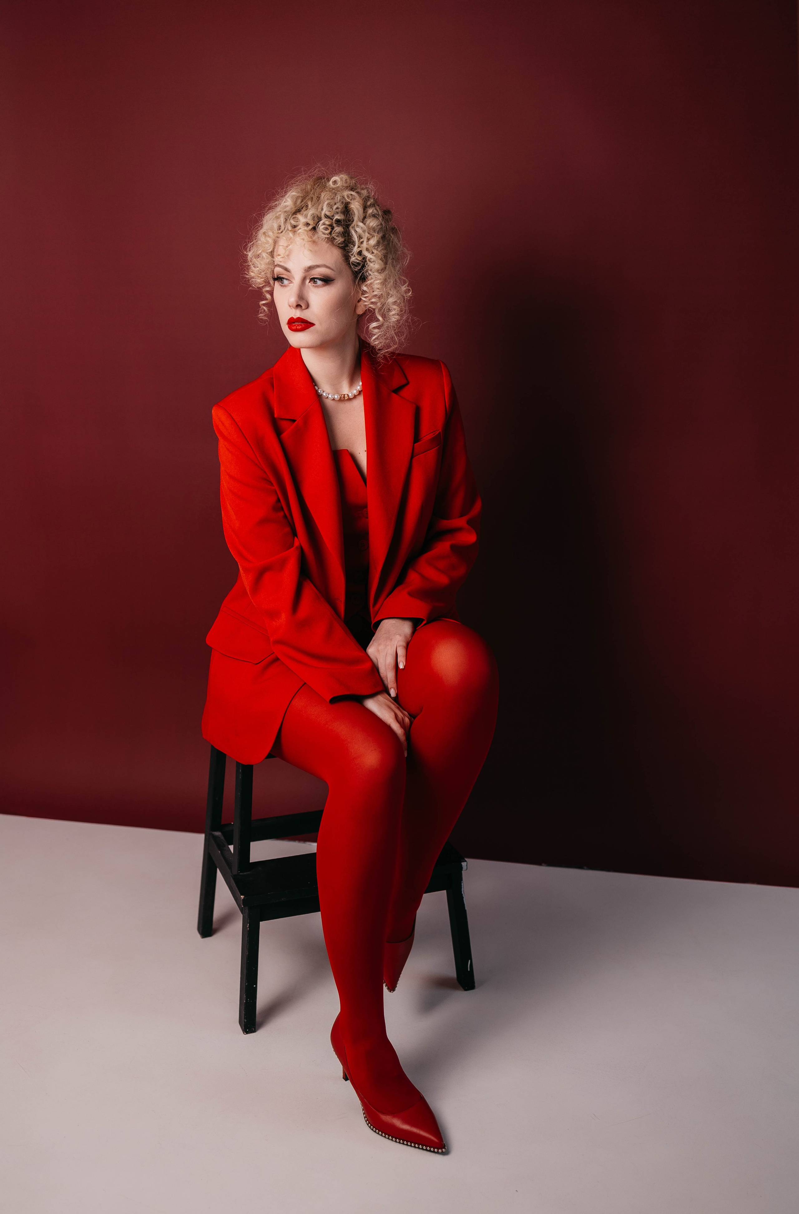 Ира в красном. Фотостудия Cute_photostudio в Твери. Фотограф в Твери Лагодная Яна