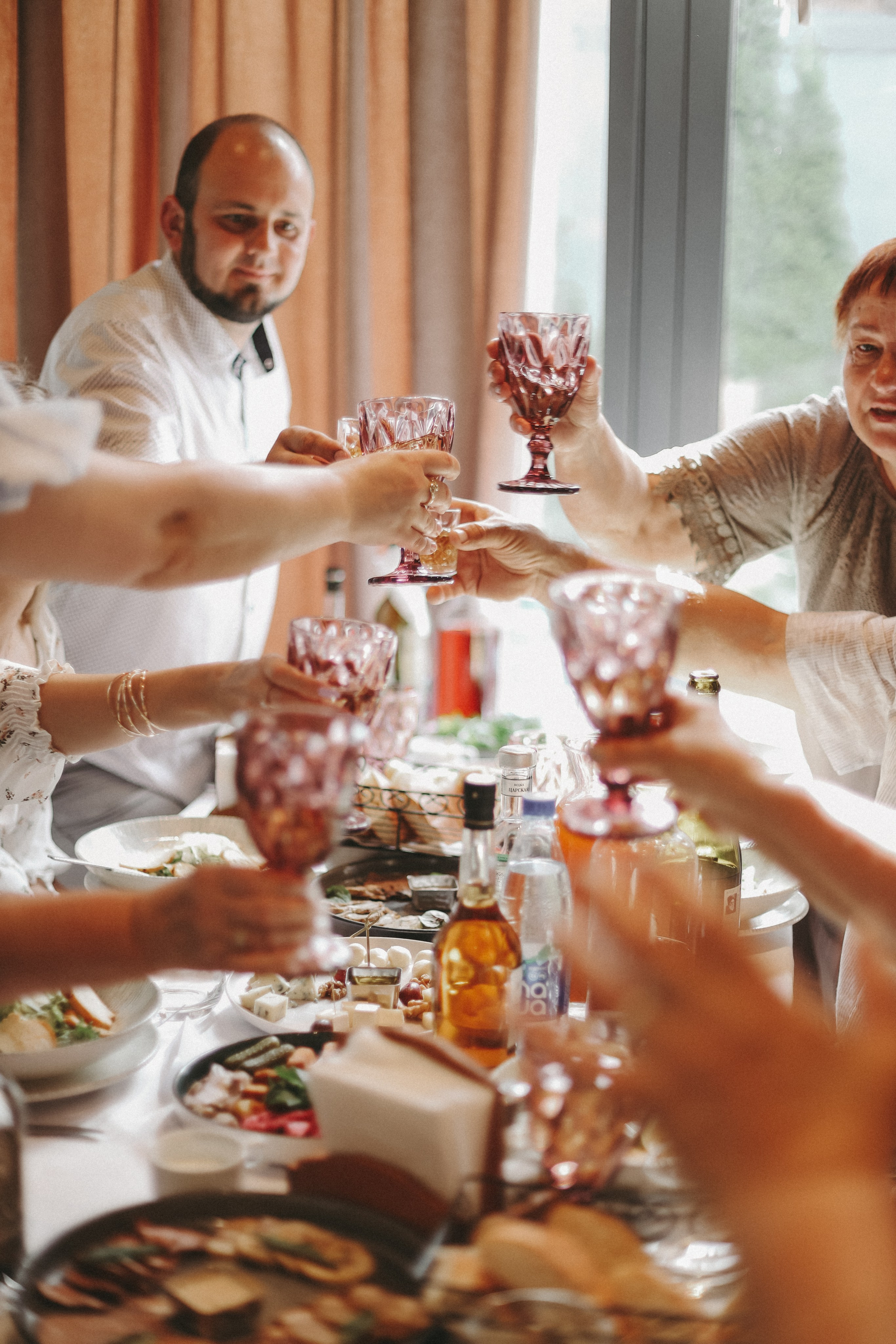 «А покажите съемку банкета)». Главная