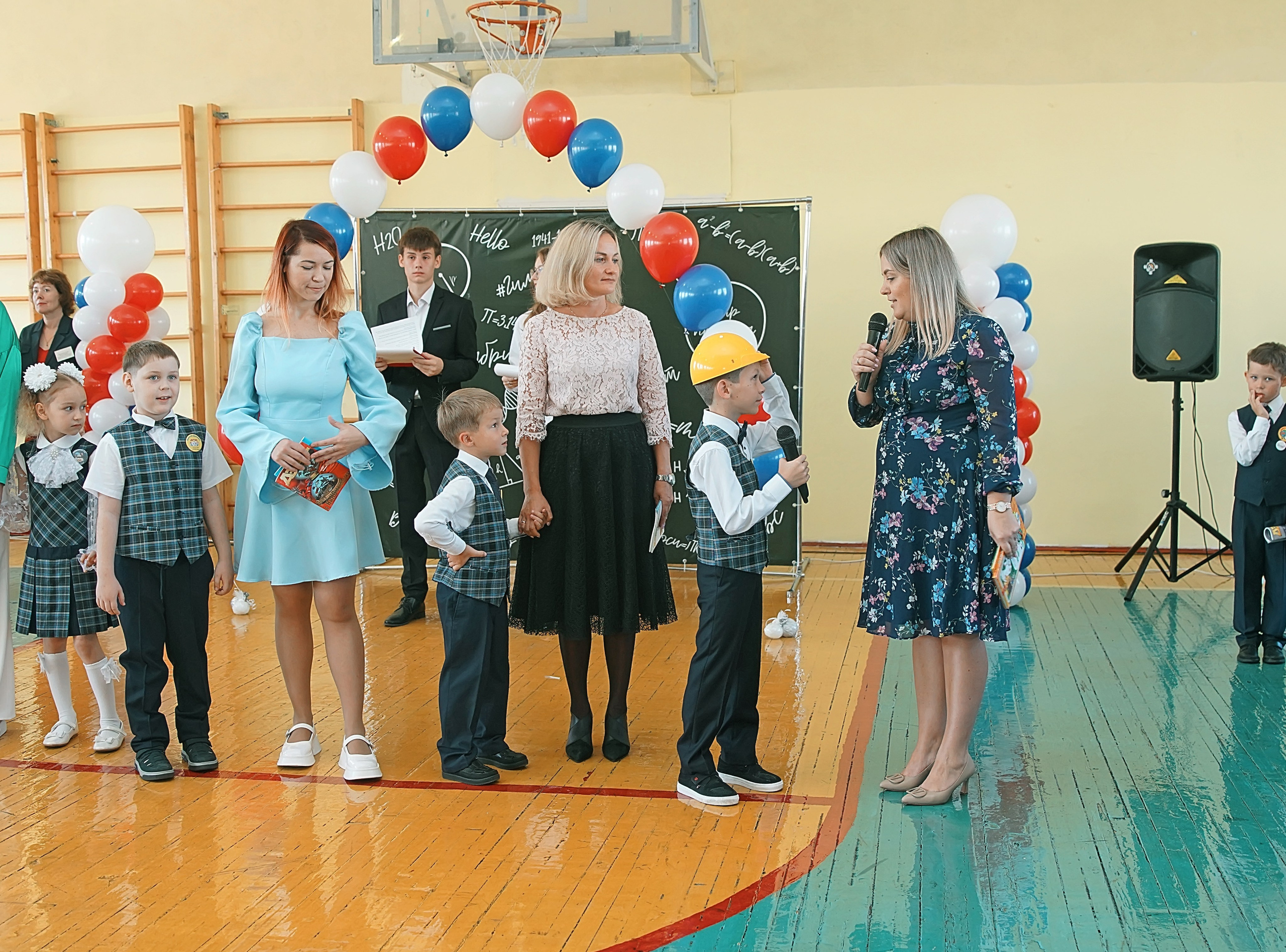Первый класс линейка, в классе, портреты. Семейный и детский фотограф в Нижнем Новгороде