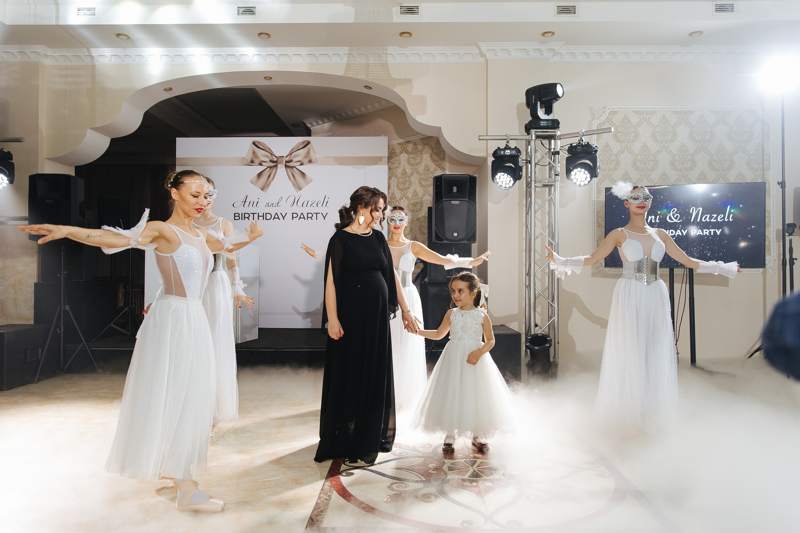 Ани и Назели. 35&5 День рождения, «Янтарь». Фотограф в Красноярске Надежда Воскресенская